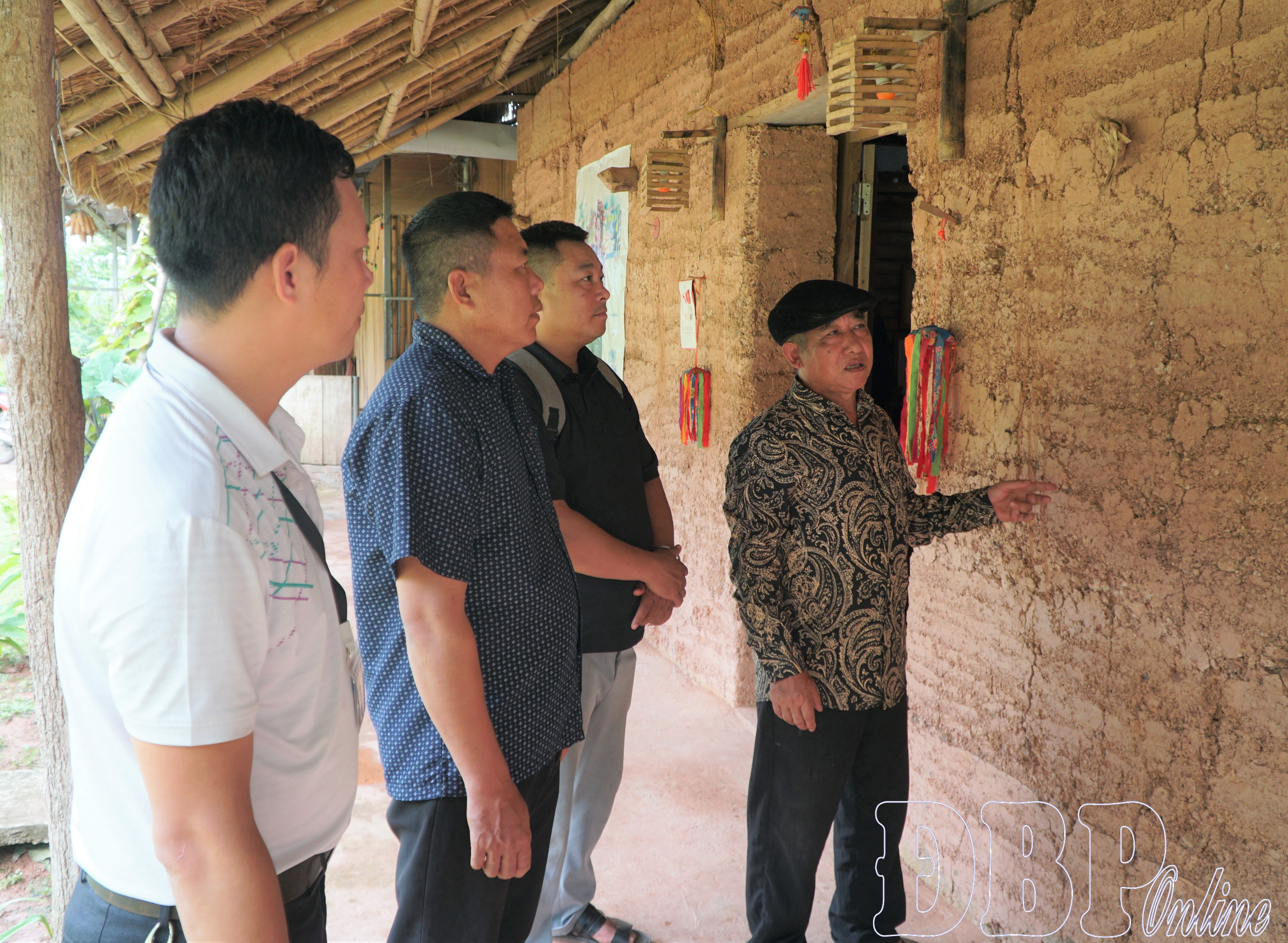 Những người dẫn đường dưới chân núi Khoang La San