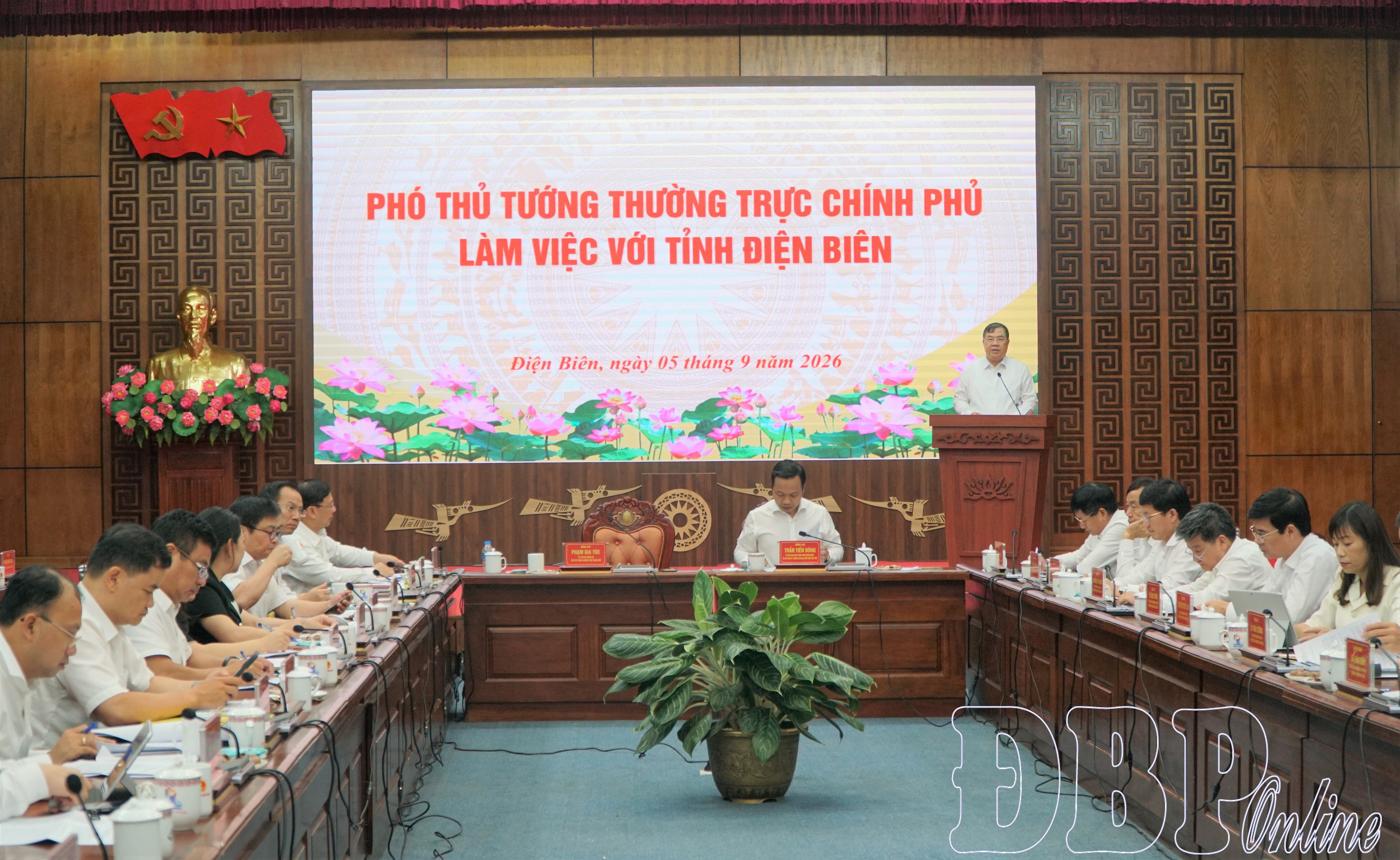 Phó Thủ tướng Thường trực Chính phủ Phạm Gia Túc làm việc với tỉnh Điện Biên
