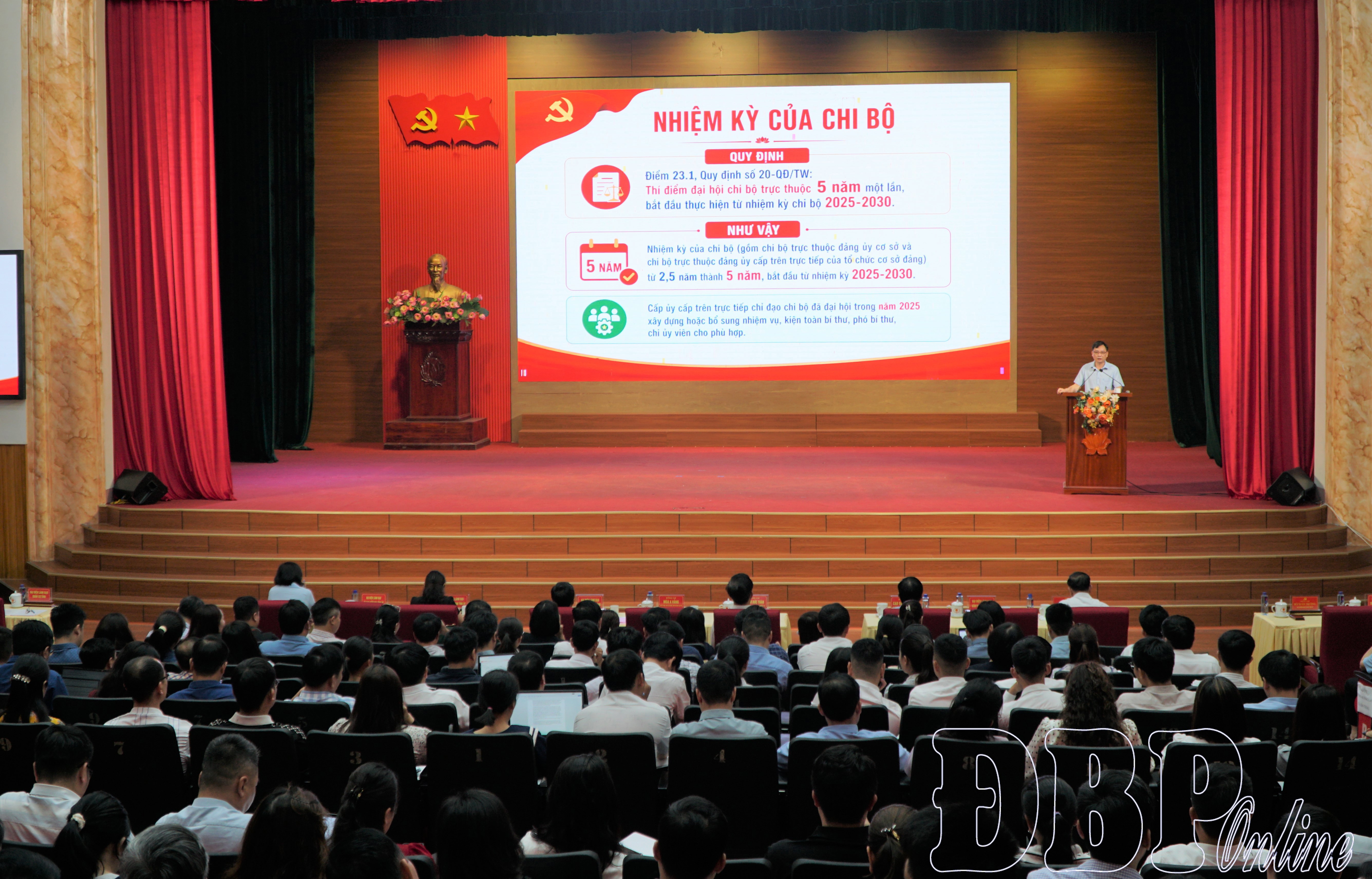 Gần 200 đại biểu tham dự lớp tập huấn công tác tổ chức xây dựng Đảng năm 2026