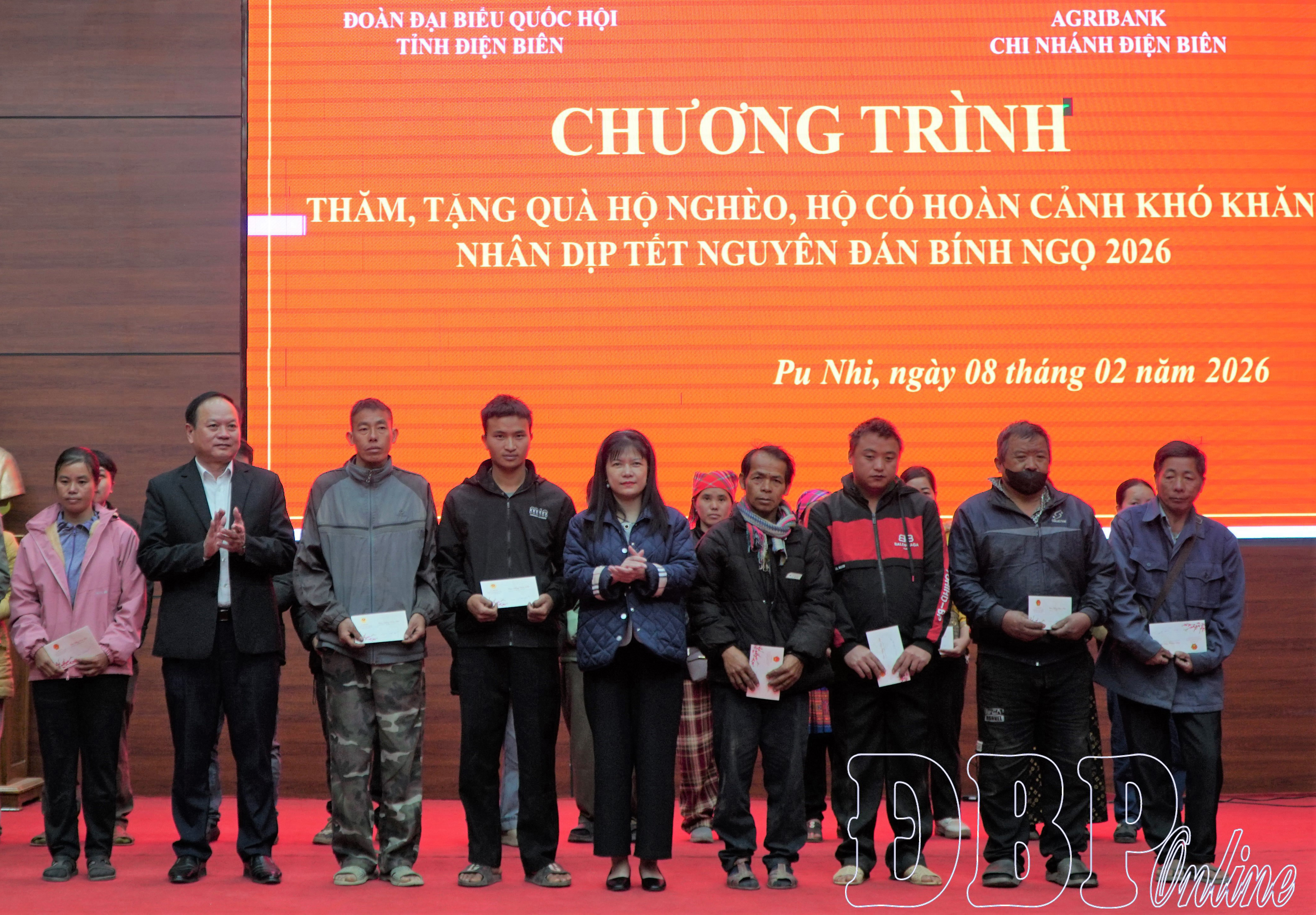 Đoàn đại biểu Quốc hội tỉnh tặng quà tết hộ nghèo, hộ có hoàn cảnh khó khăn