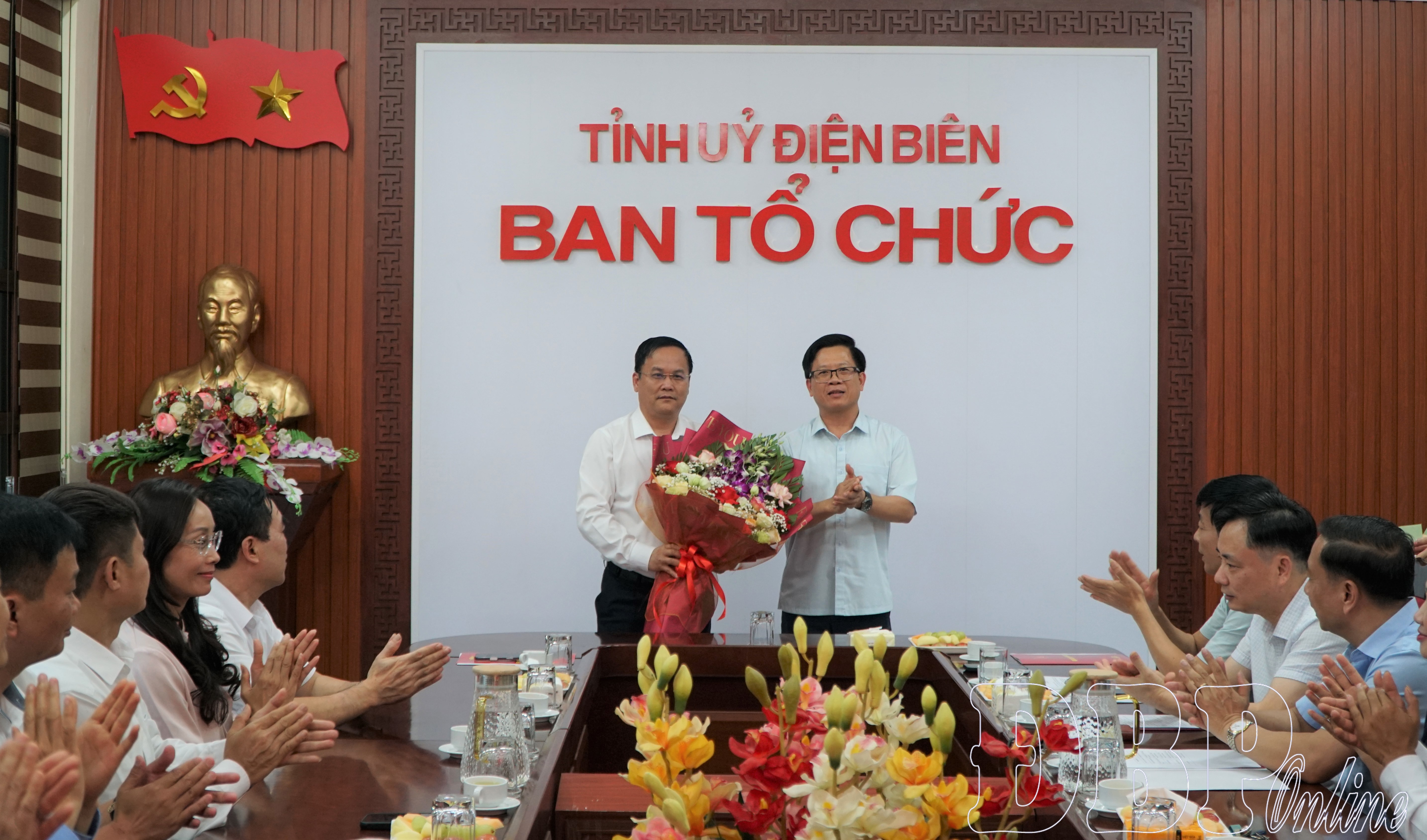 Công bố và trao quyết định về công tác cán bộ