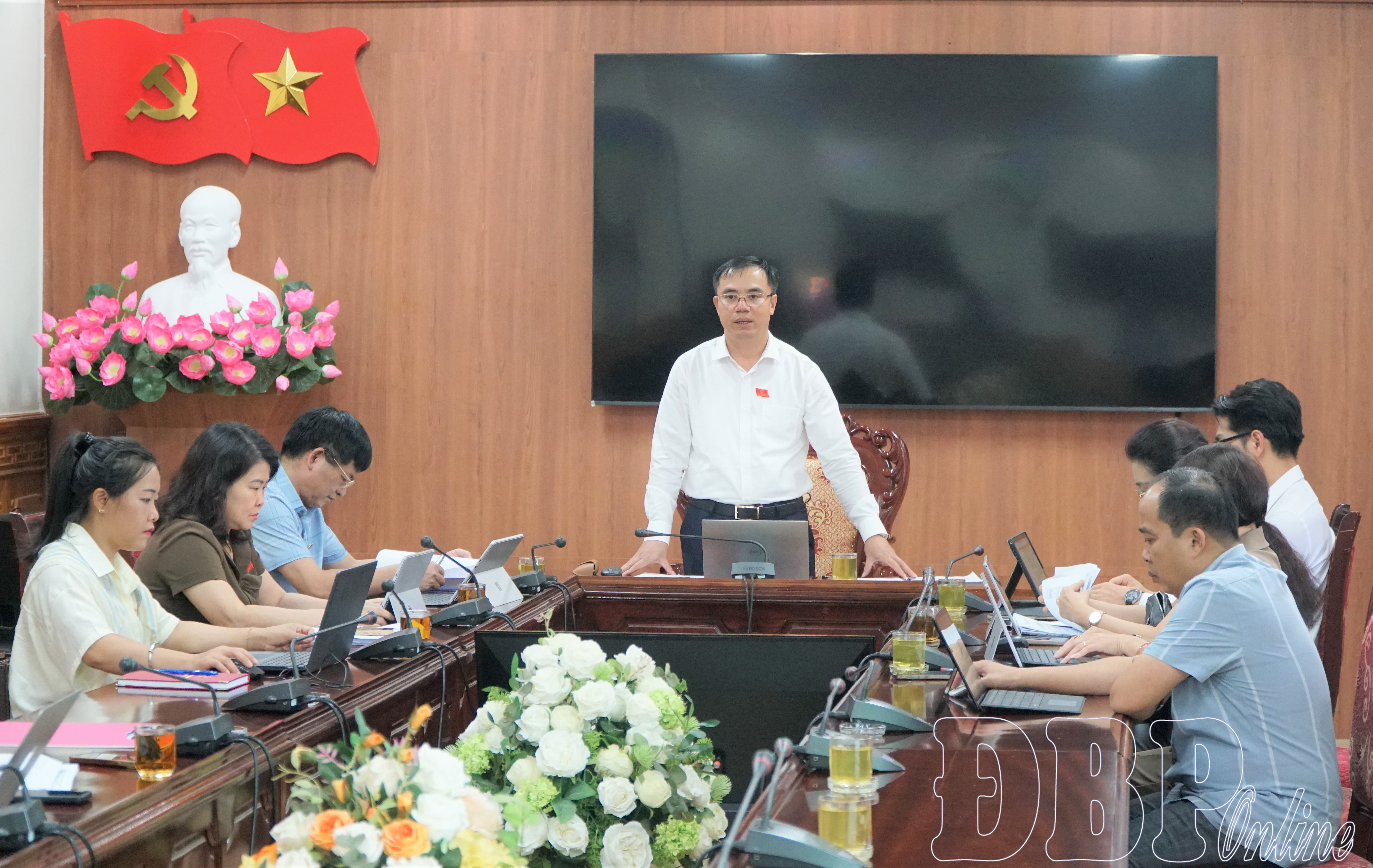 Đại biểu thảo luận tại tổ nội dung trình kỳ họp thứ tư, HĐND tỉnh khóa XVI