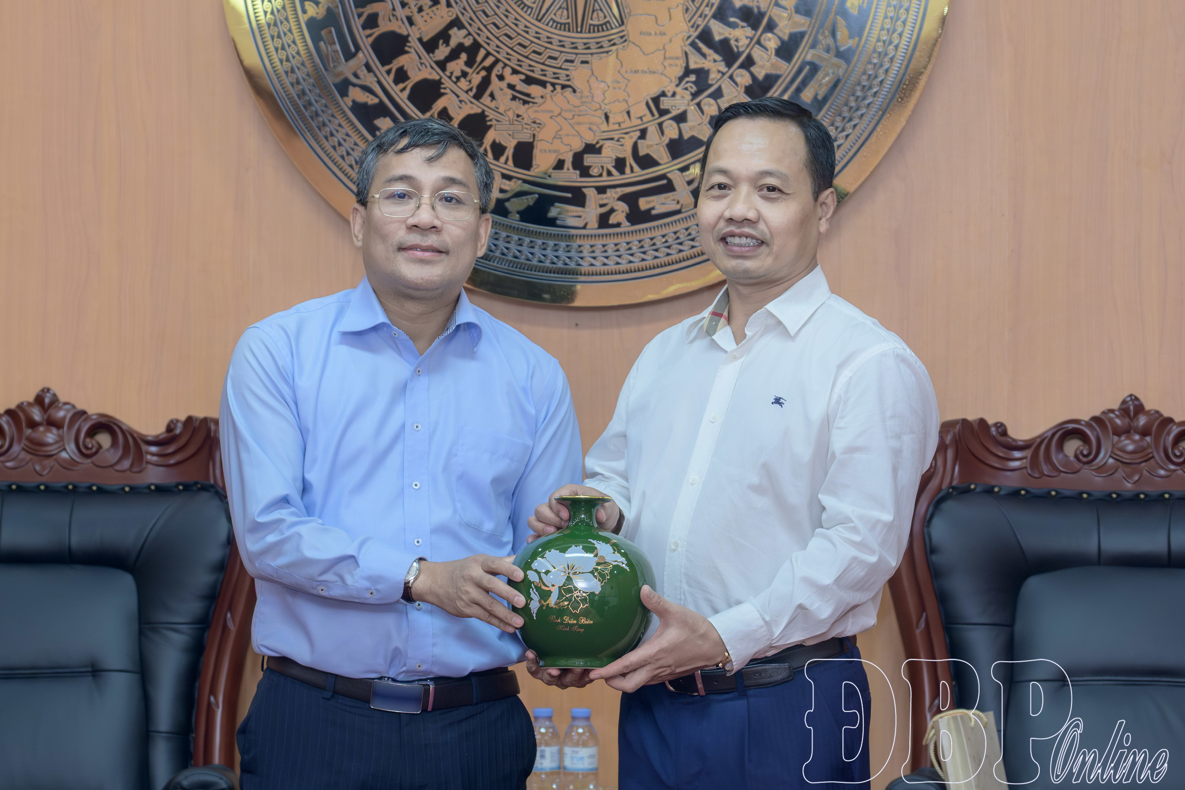Bí thư Tỉnh ủy Trần Tiến Dũng tiếp, làm việc với Thứ trưởng Thường trực Bộ Ngoại giao