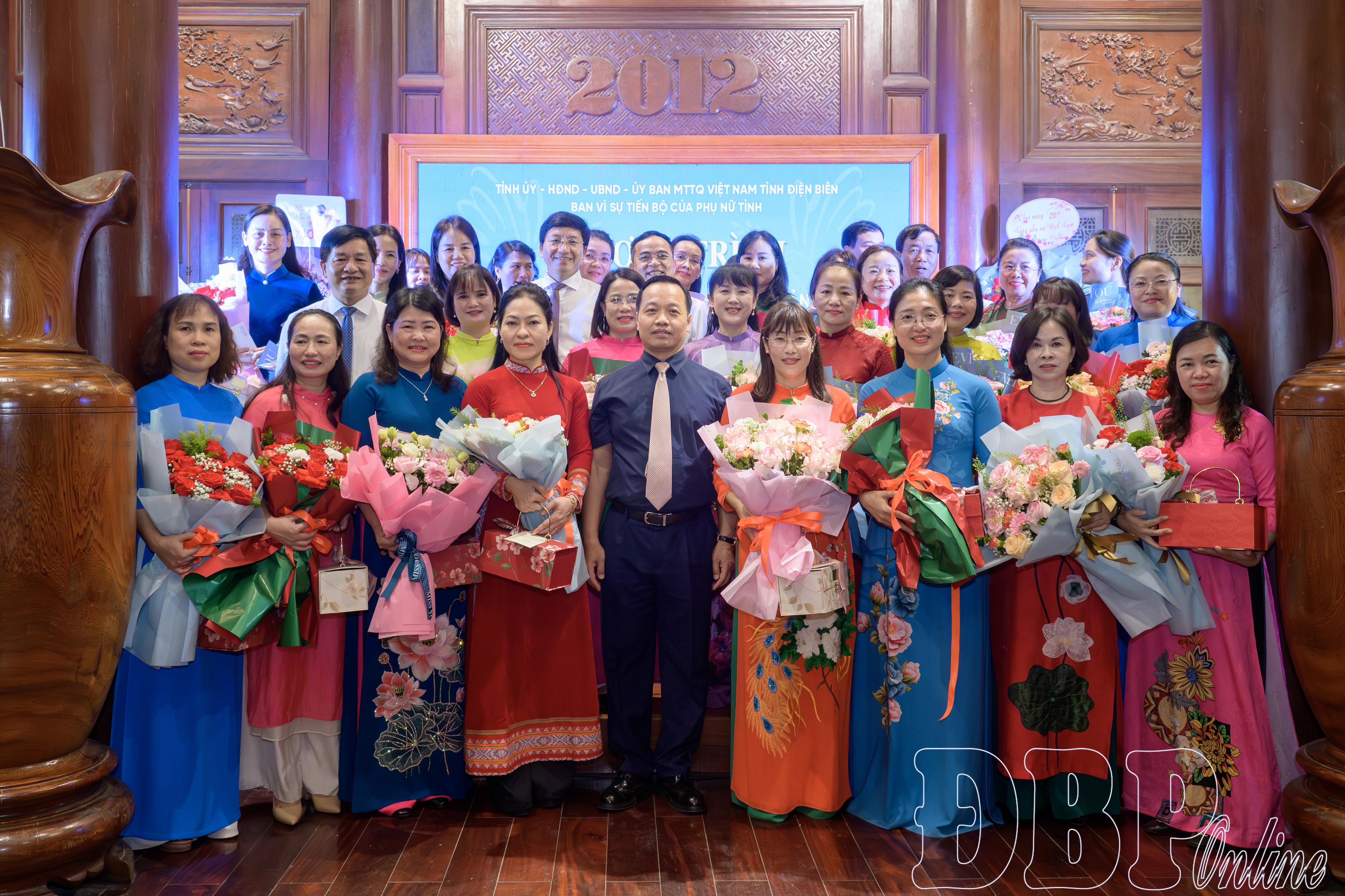 Gặp mặt nữ cán bộ lãnh đạo, quản lý nhân Ngày Phụ nữ Việt Nam 20/10