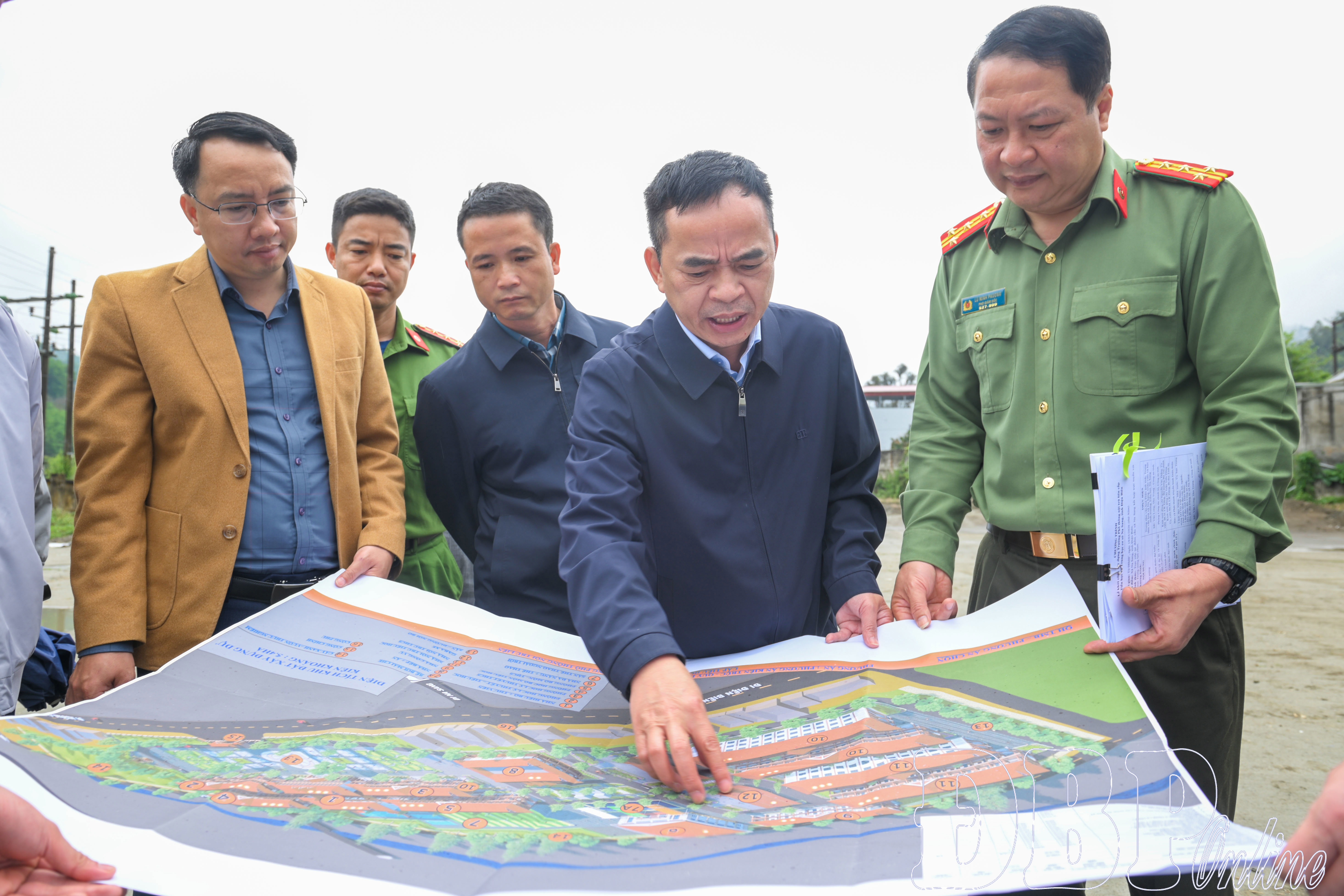 Kiểm tra mặt bằng xây dựng trường nội trú liên cấp xã biên giới