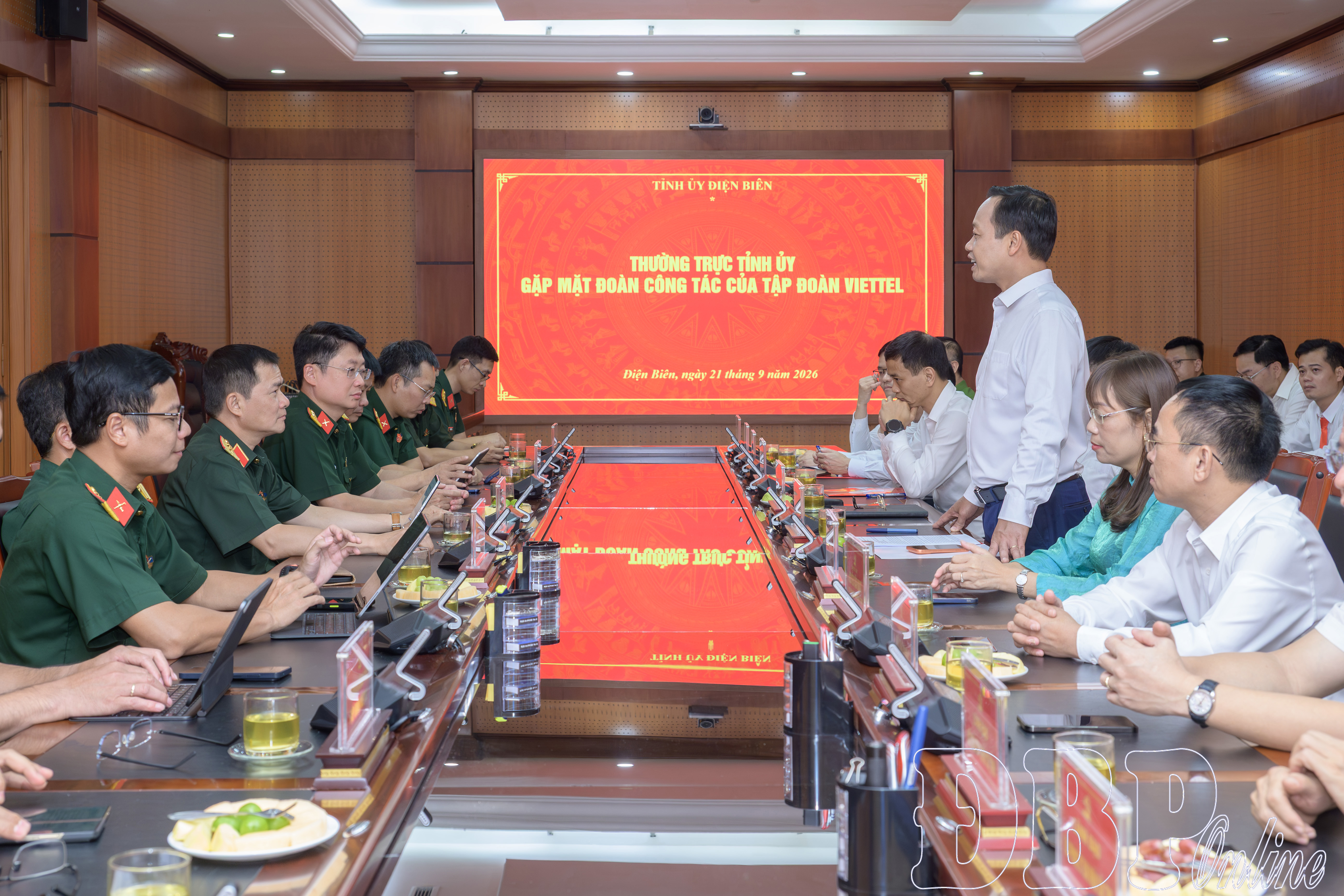 Thường trực Tỉnh ủy gặp mặt đoàn công tác của Tập đoàn Viettel