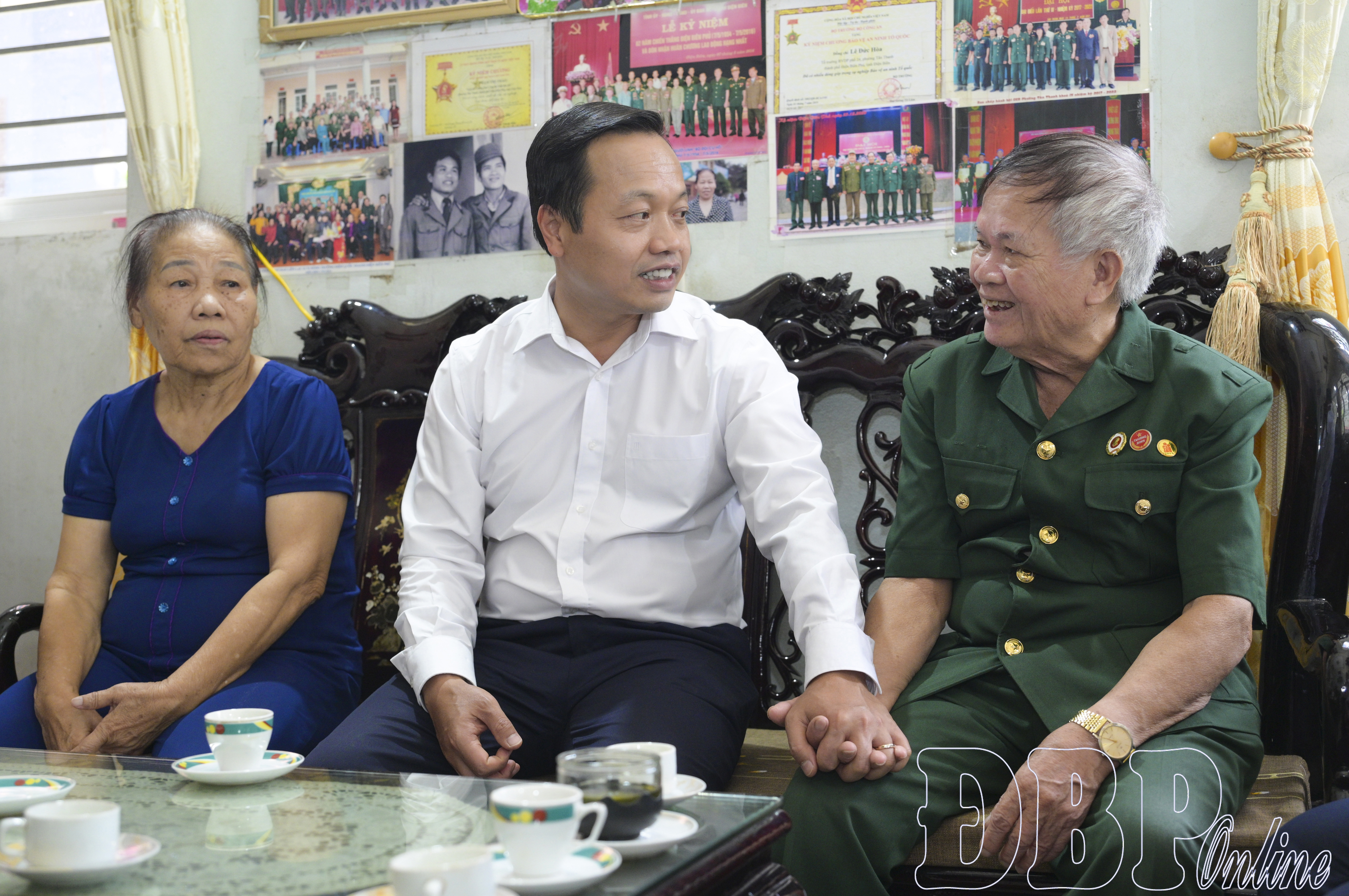 Bí thư Tỉnh ủy Trần Tiến Dũng thăm, tặng quà người có công tại phường Điện Biên Phủ