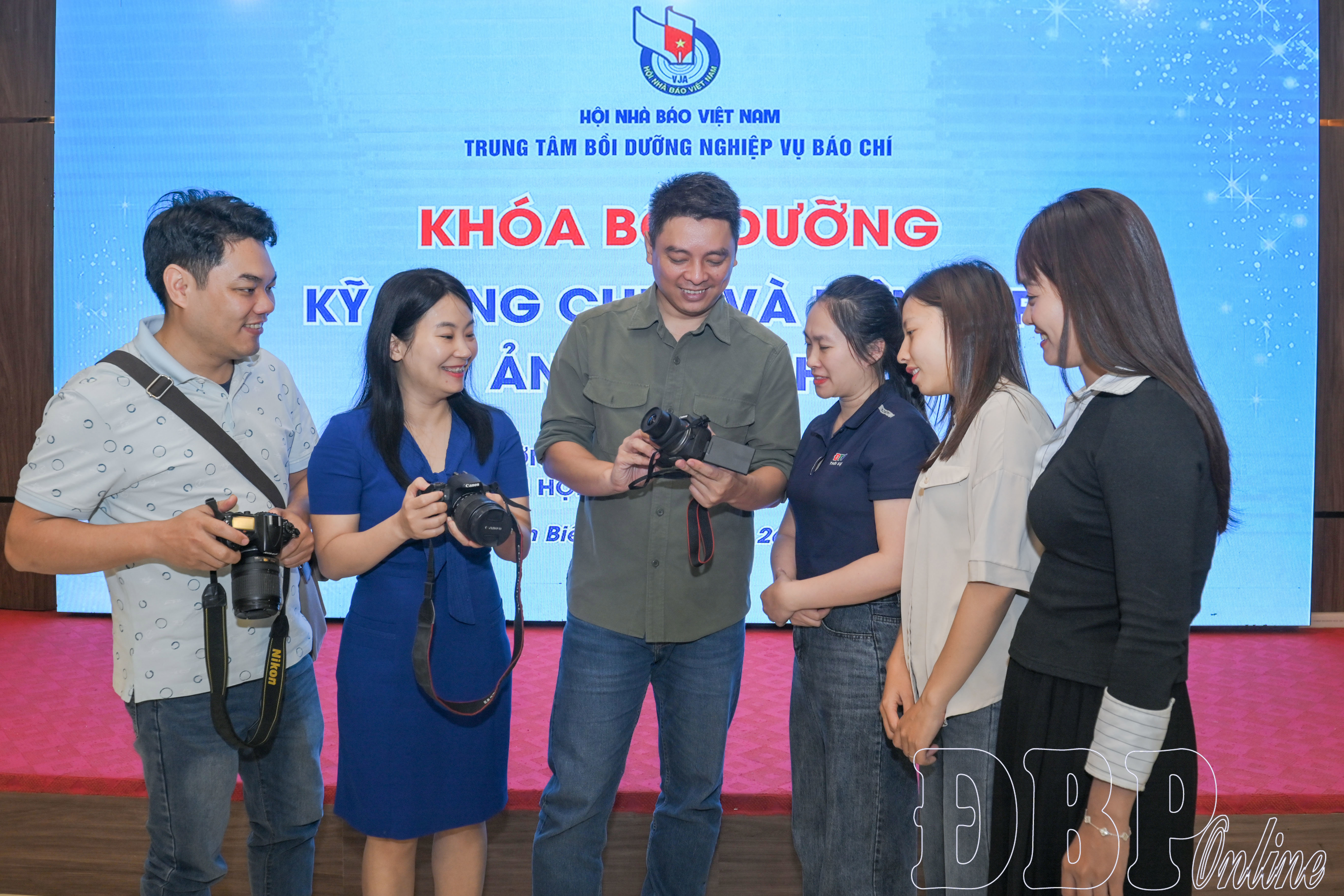 45 học viên tham gia khóa bồi dưỡng kỹ năng chụp và biên tập ảnh báo chí