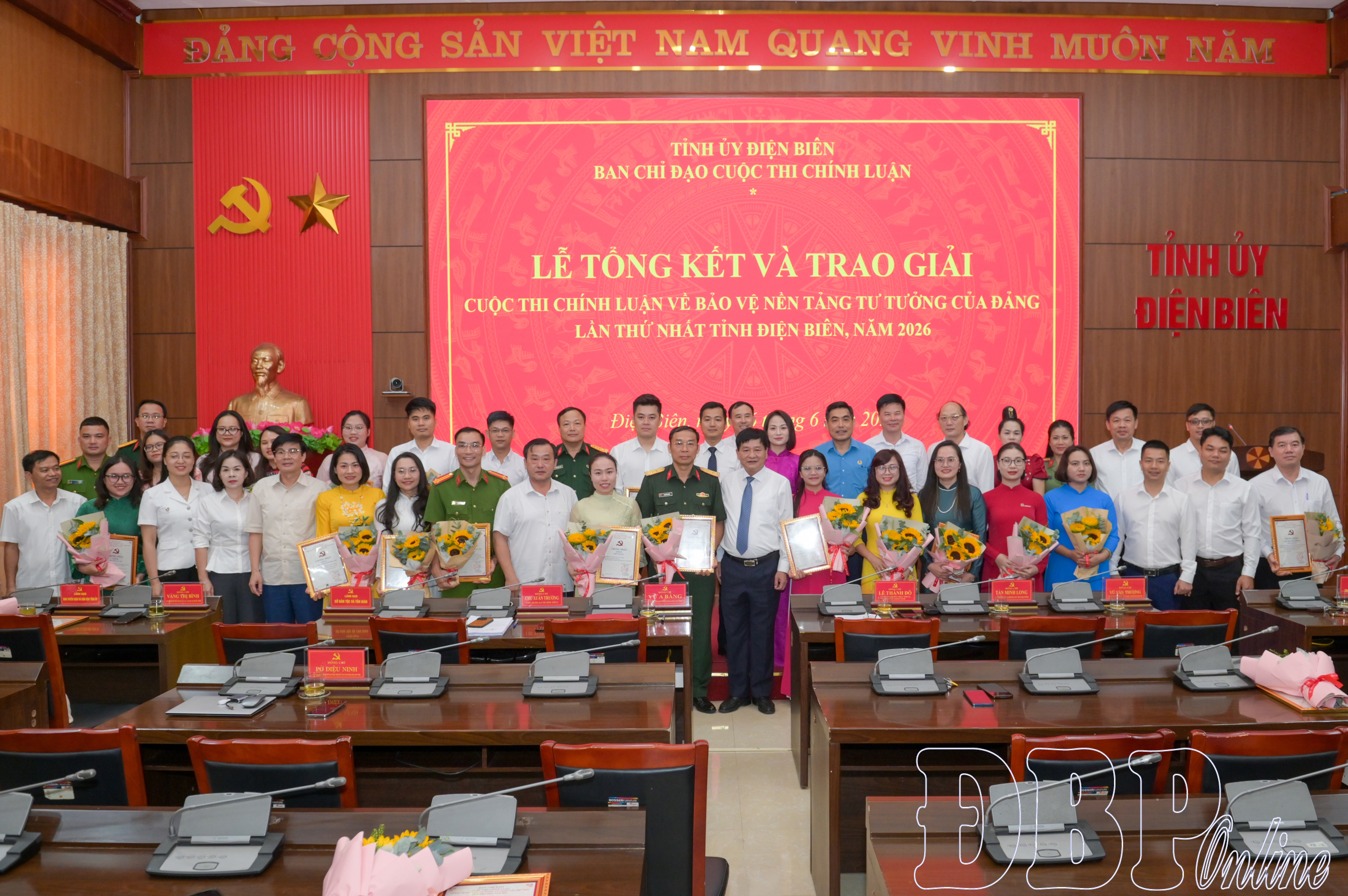 Trao giải cuộc thi chính luận về bảo vệ nền tảng tư tưởng của Đảng