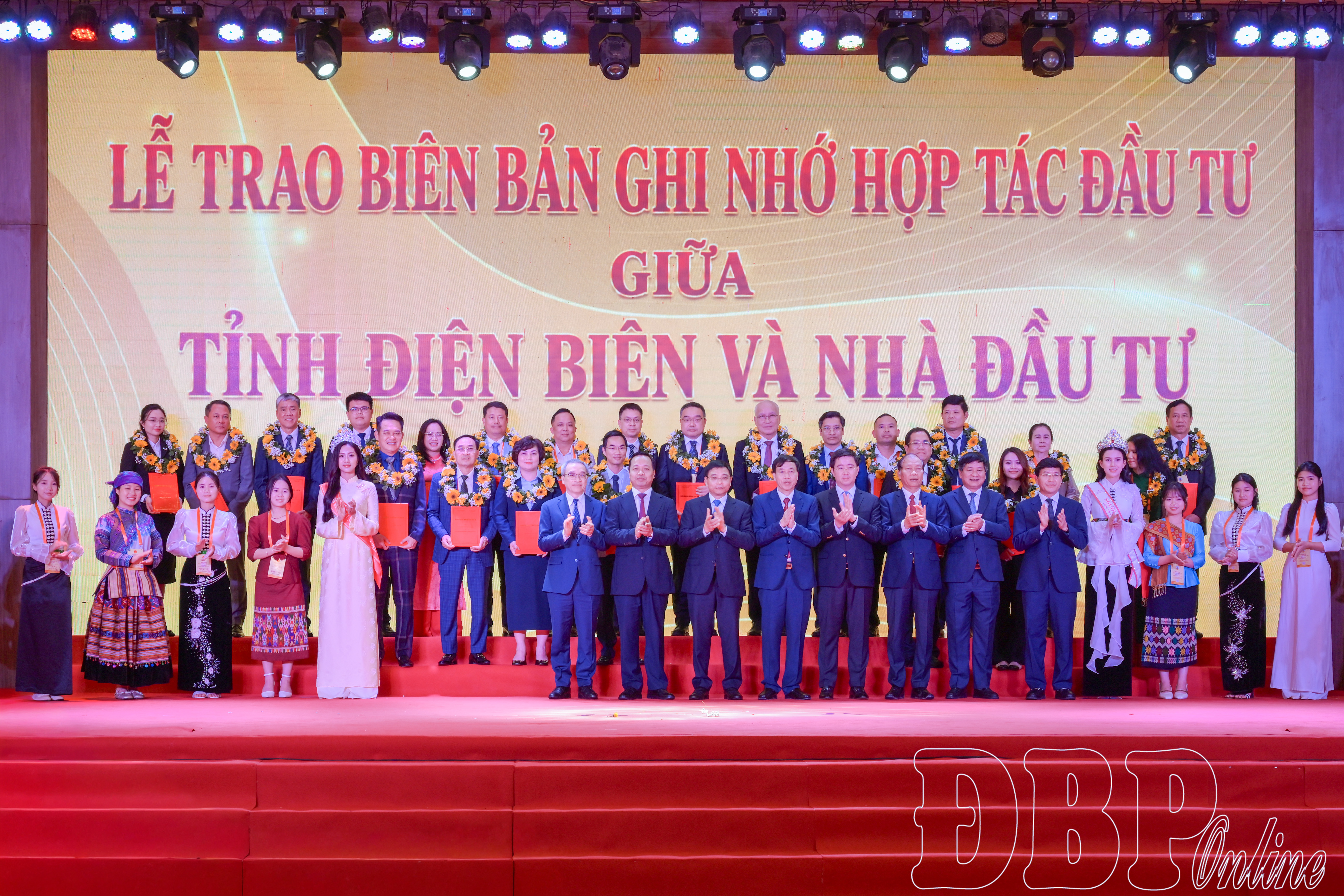 Tỉnh Điện Biên trao Quyết định chấp thuận nhà đầu tư với tổng số vốn trên 48.320 tỷ đồng