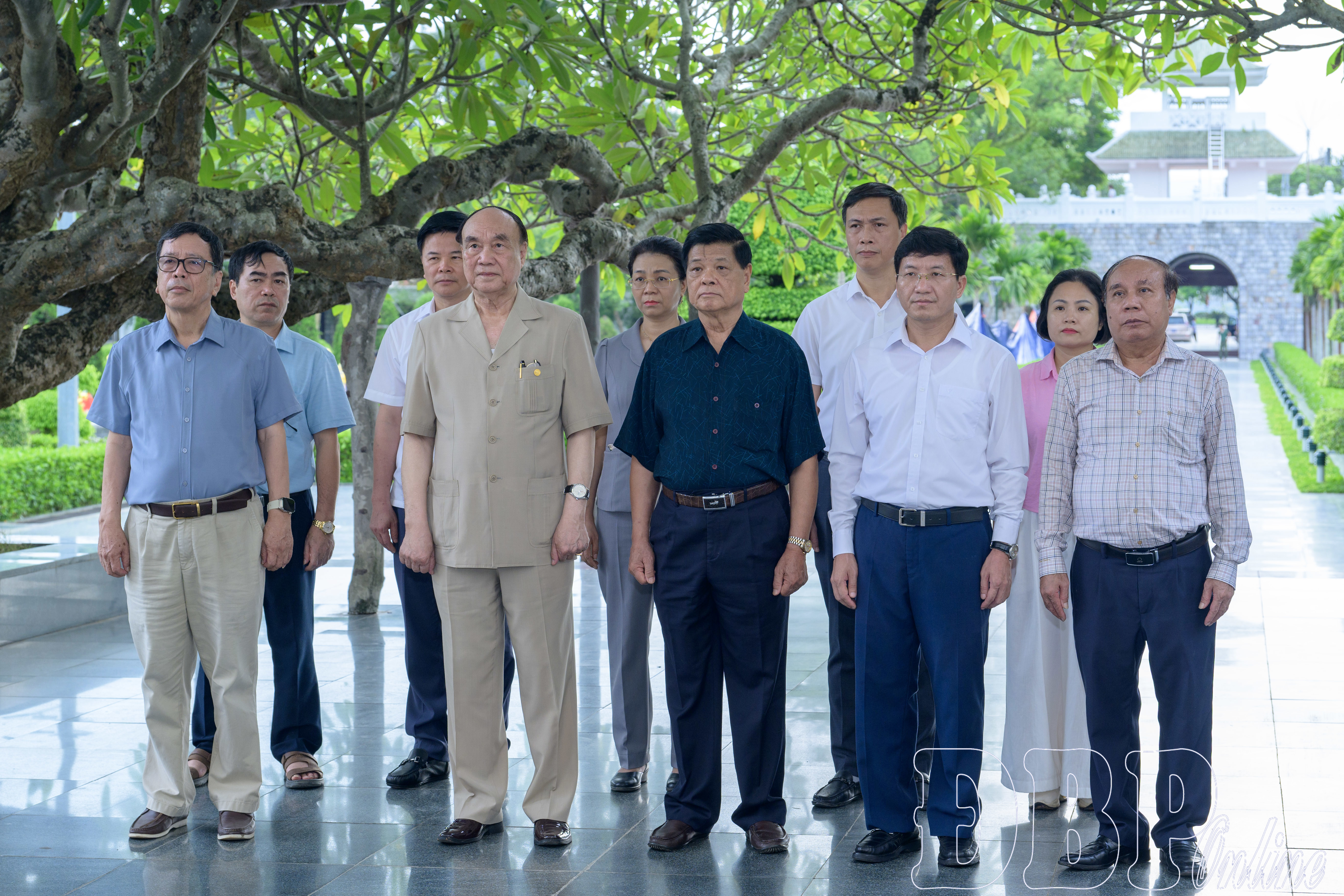 Đoàn công tác nguyên lãnh đạo Ủy ban Kiểm tra Trung ương tri ân tại Điện Biên