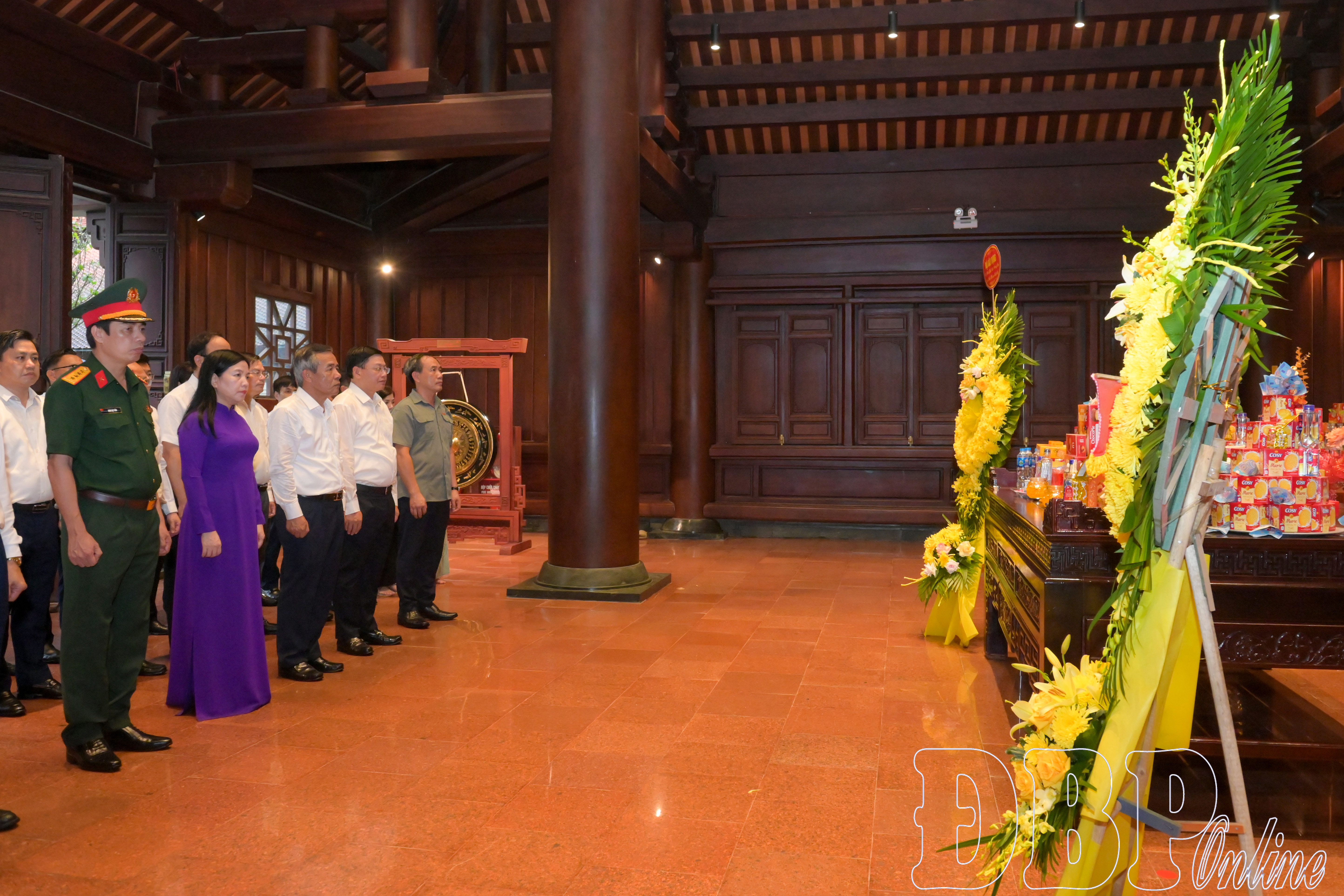 Đoàn đại biểu tỉnh Thanh Hóa dâng hương tưởng niệm Chủ tịch Hồ Chí Minh và các anh hùng liệt sĩ 