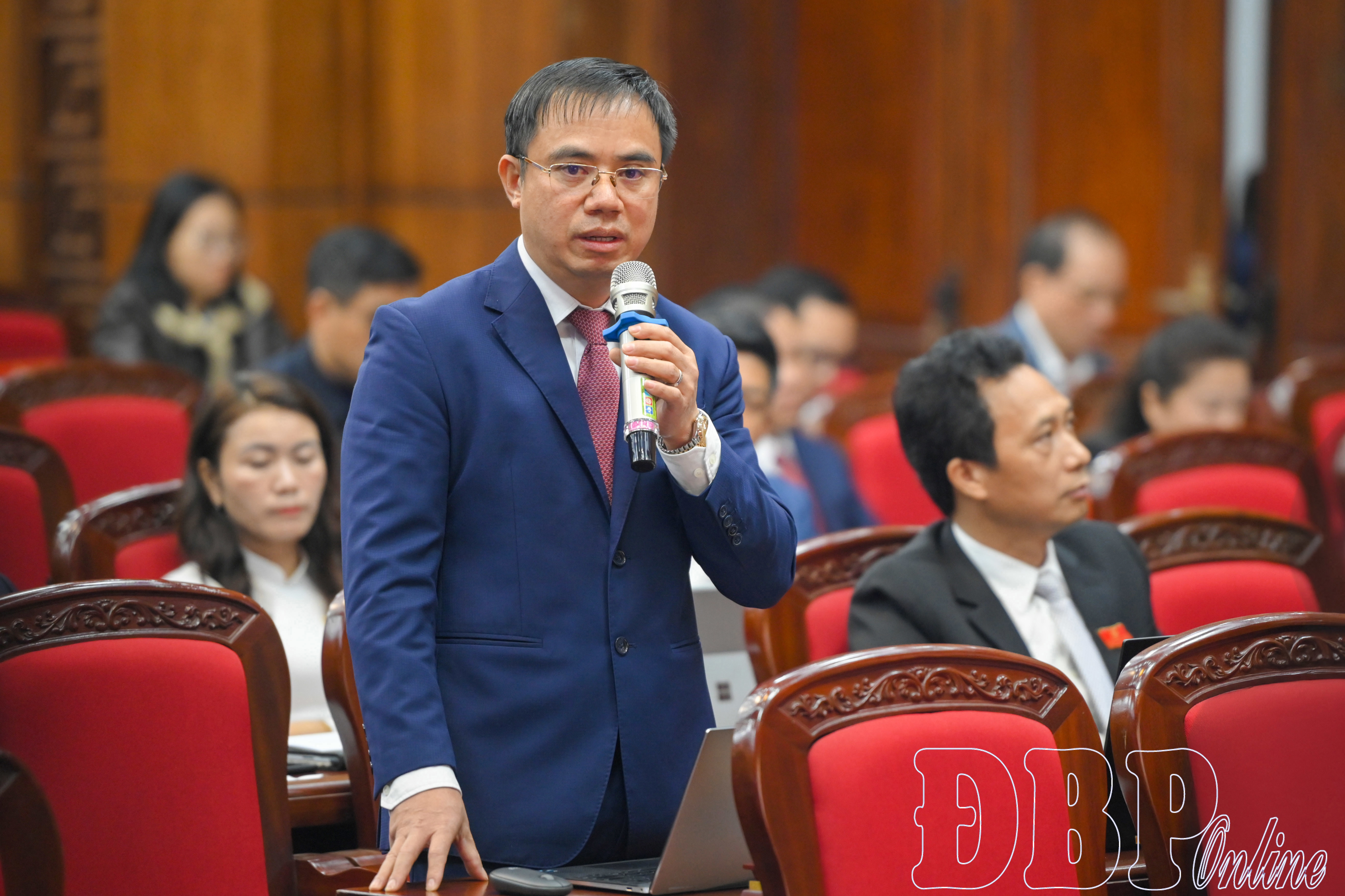 Sôi nổi thảo luận, trao đổi về giải pháp phát triển kinh tế - xã hội