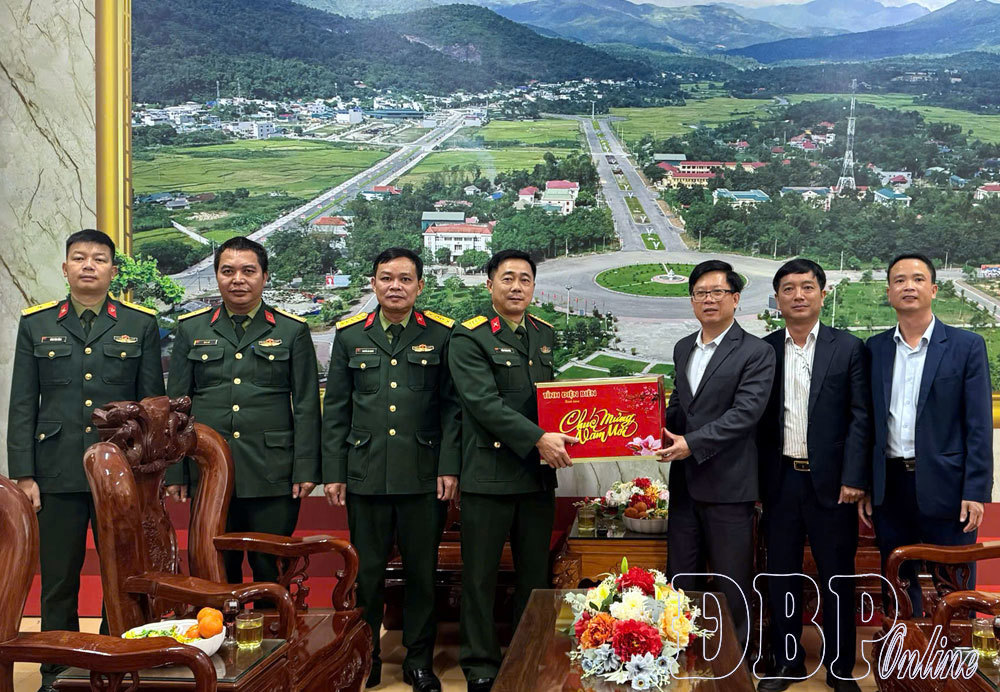 Đồng chí Phạm Đức Toàn thăm, chúc tết Ban Chỉ huy KVPT 4 - Mường Ảng và Trung tâm Y tế Tuần Giáo