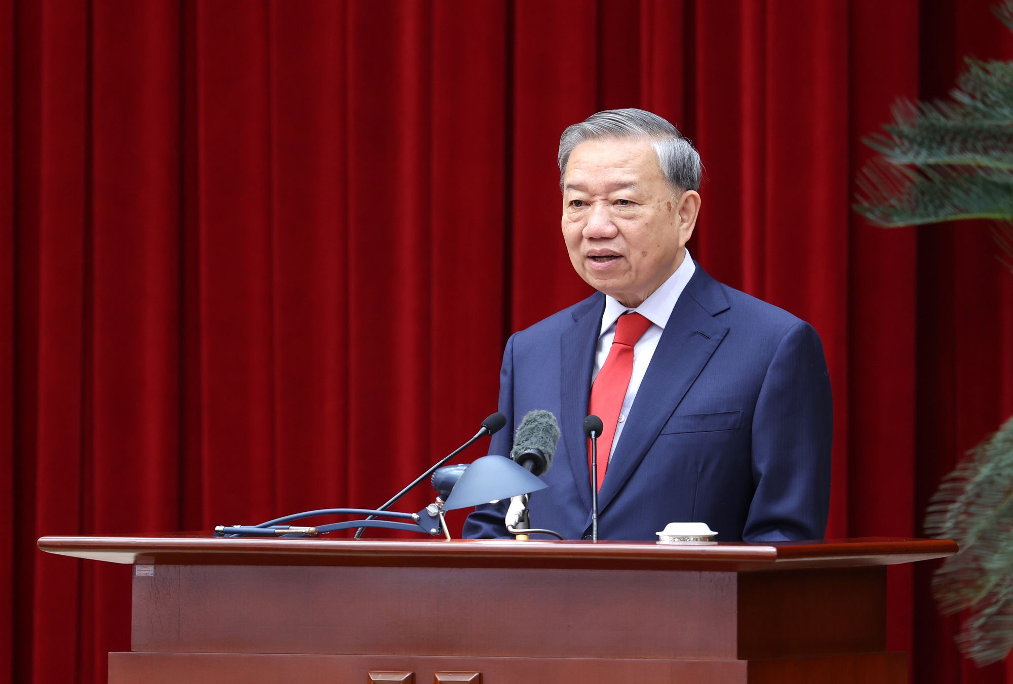 Phát biểu khai mạc của đồng chí Tổng Bí thư Tô Lâm tại Hội nghị lần thứ 2 Ban Chấp hành Trung ương Đảng khóa XIV