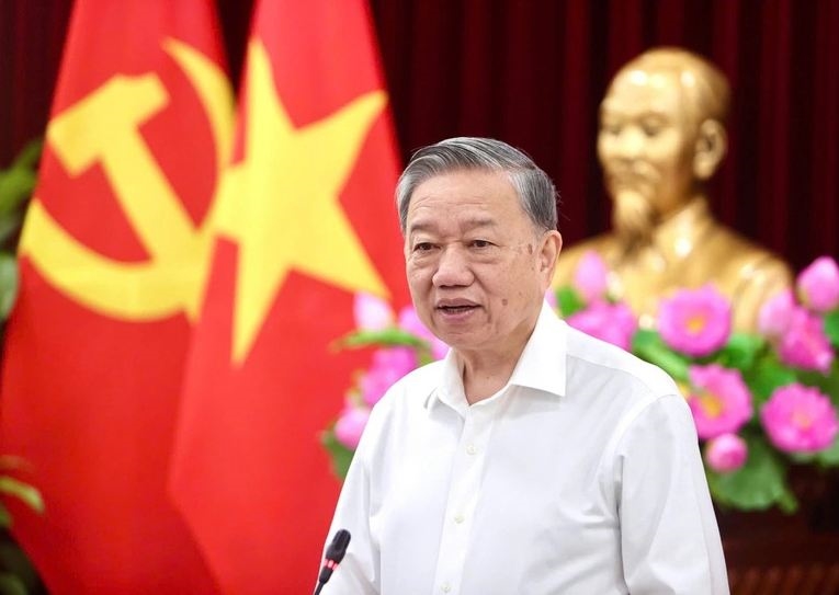 ÁNH SÁNG HỒ CHÍ MINH SOI ĐƯỜNG CHO CHÚNG TA ĐI