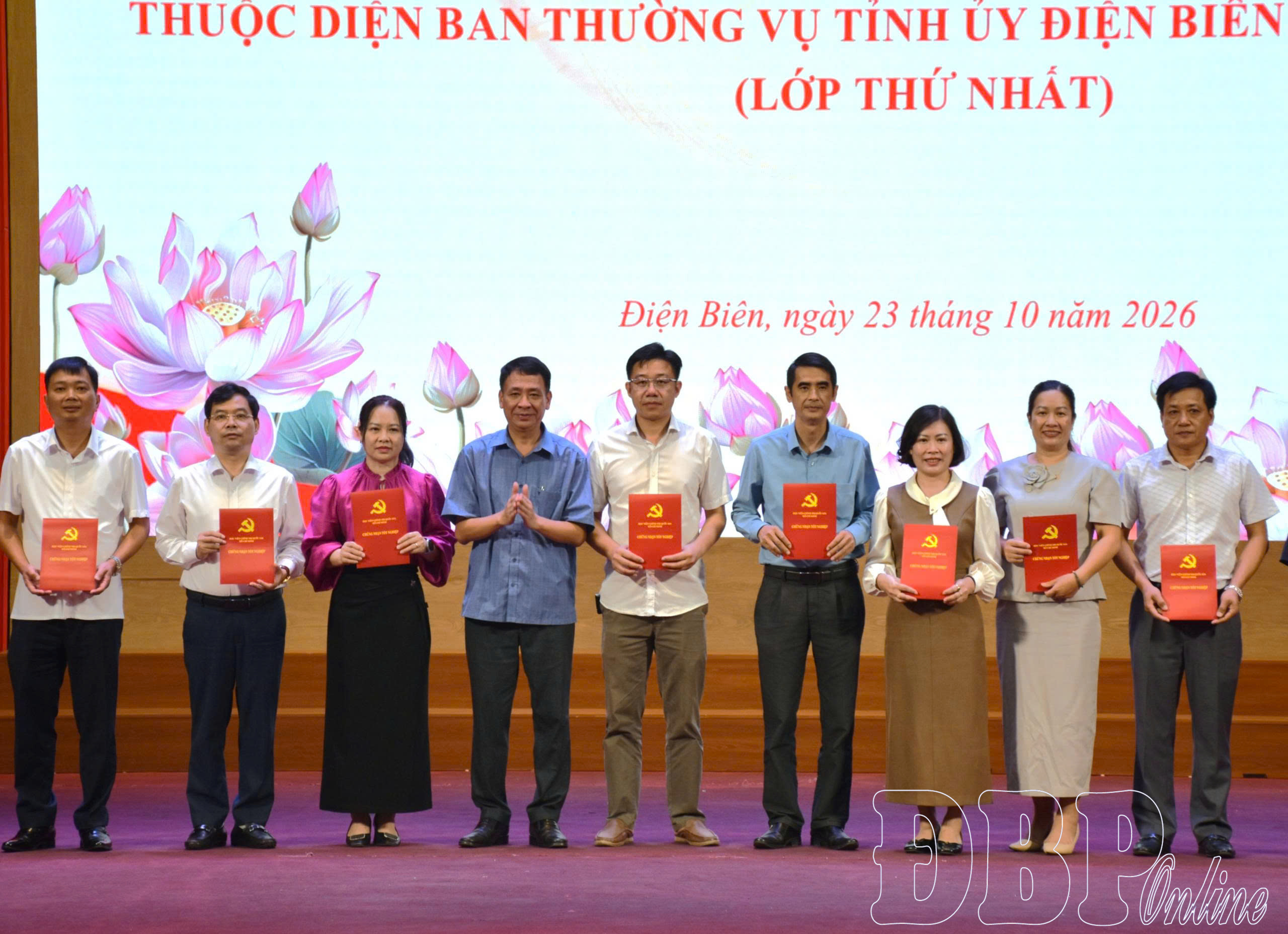 Bế giảng lớp bồi dưỡng kiến thức, kỹ năng cho cán bộ lãnh đạo, quản lý