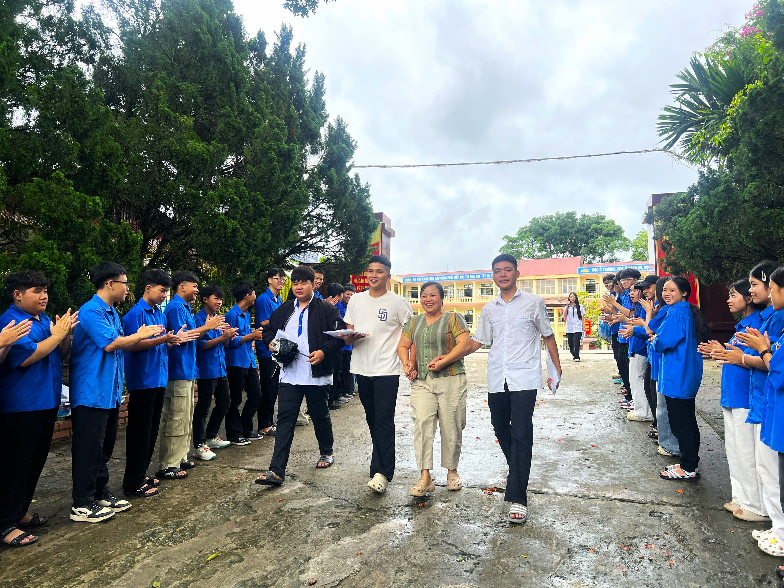 Vượt "ải" ngày đầu an toàn, nghiêm túc