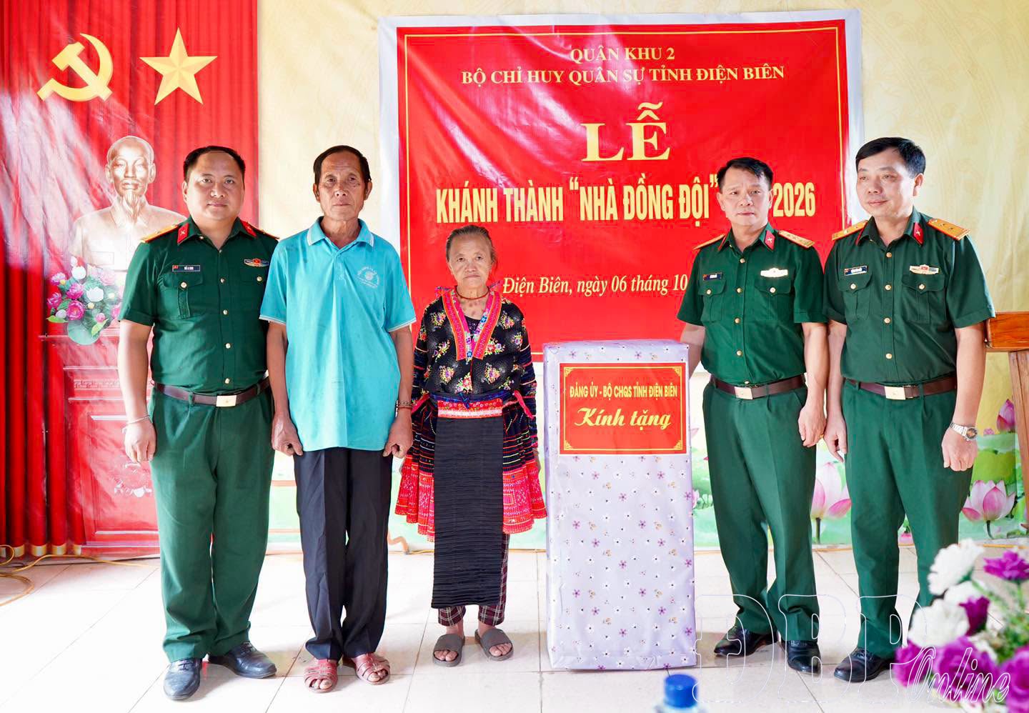 Nghĩa tình dưới mái nhà đồng đội