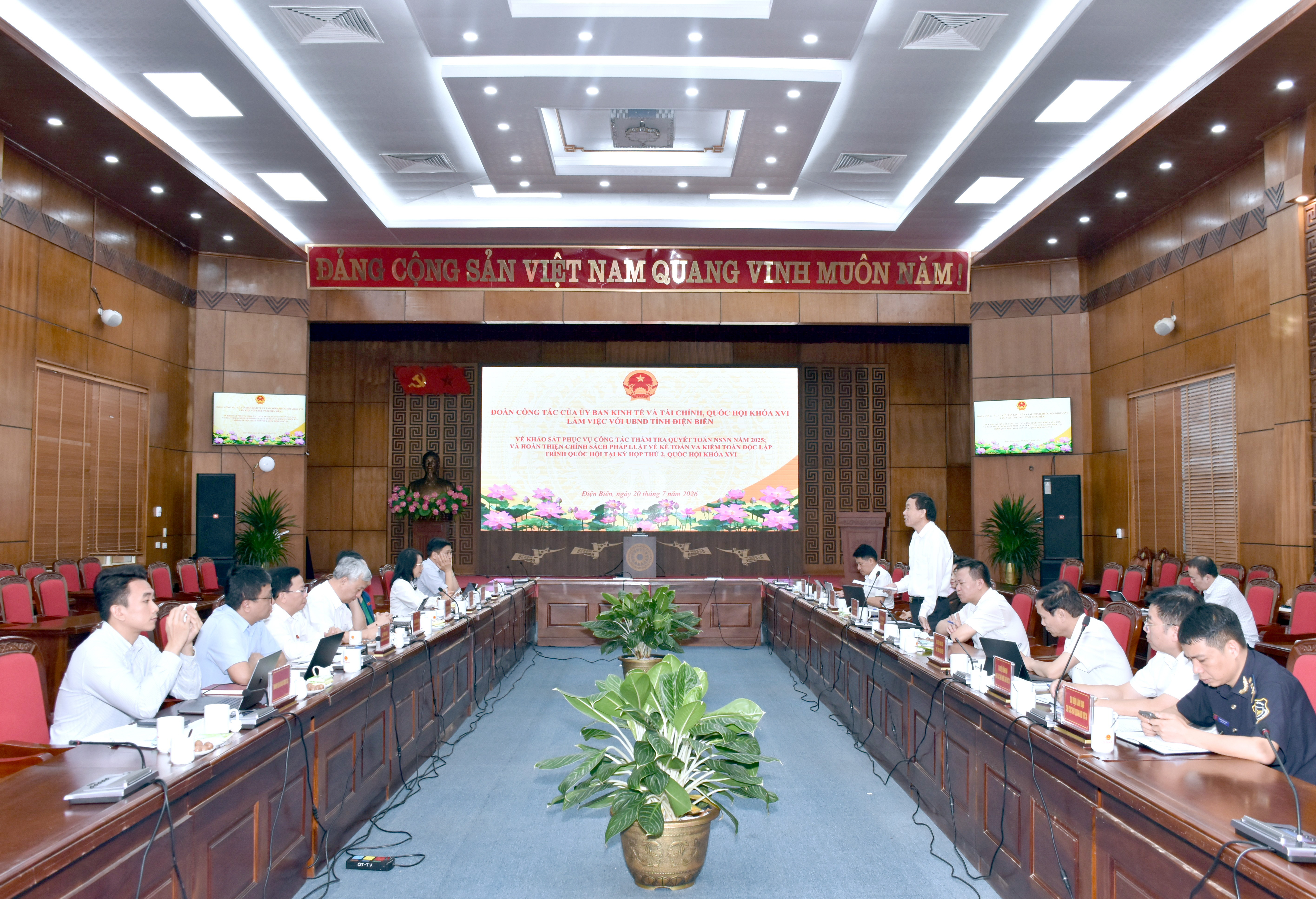 Đoàn công tác Ủy ban Kinh tế và Tài chính của Quốc hội làm việc với UBND tỉnh Điện Biên