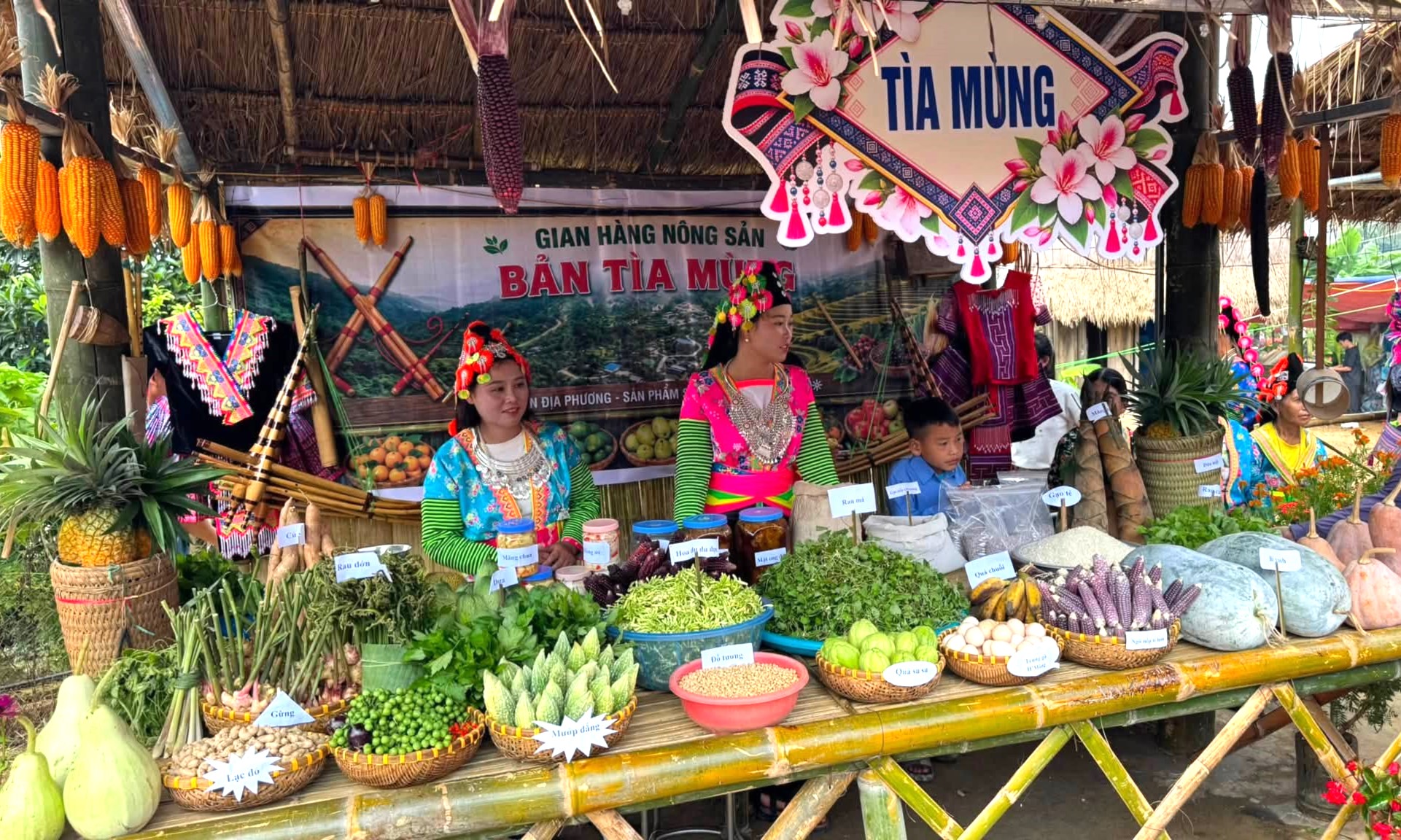 Người Mông làm chủ du lịch cộng đồng