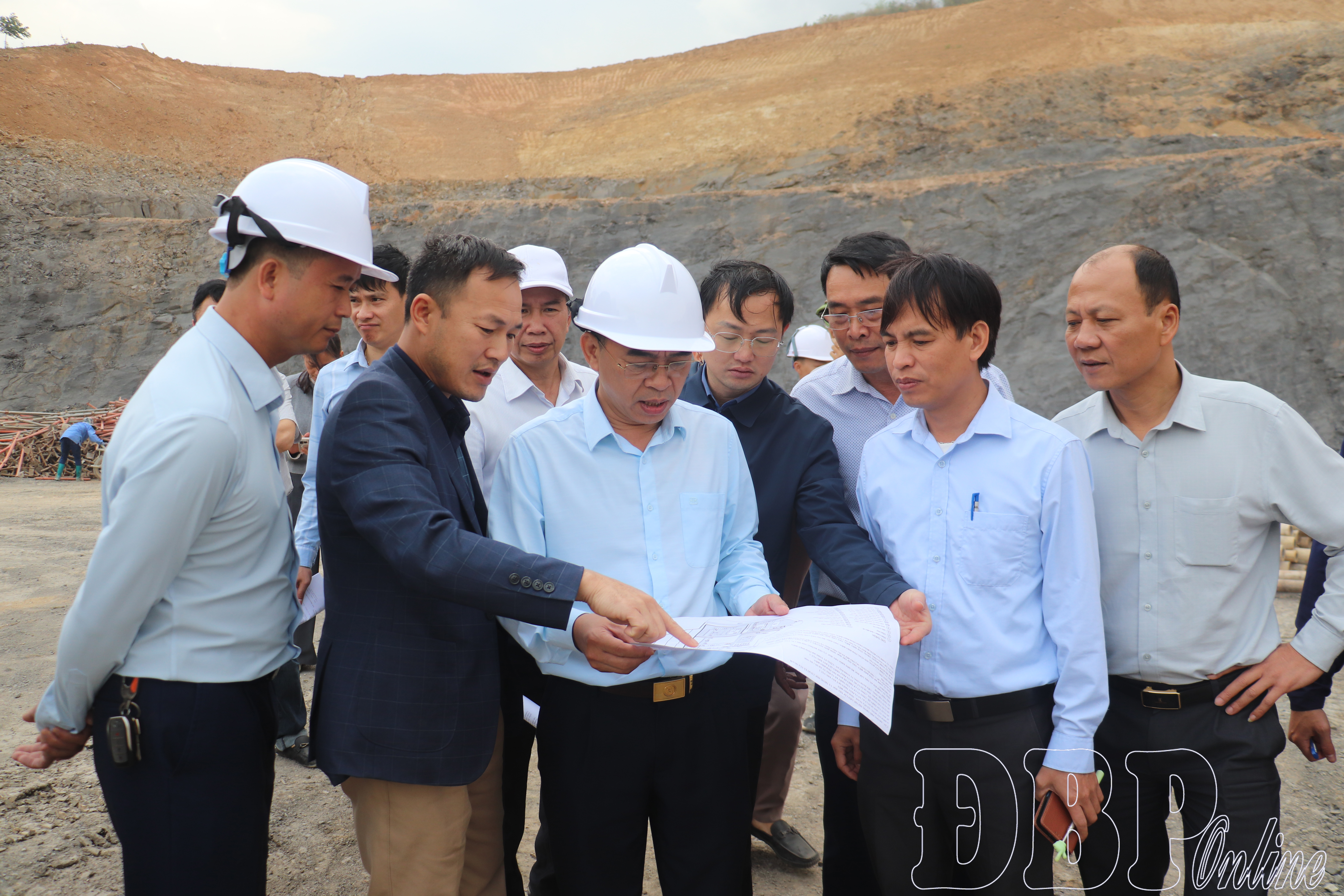 Kiểm tra tiến độ xây dựng trường nội trú liên cấp tại các xã biên giới