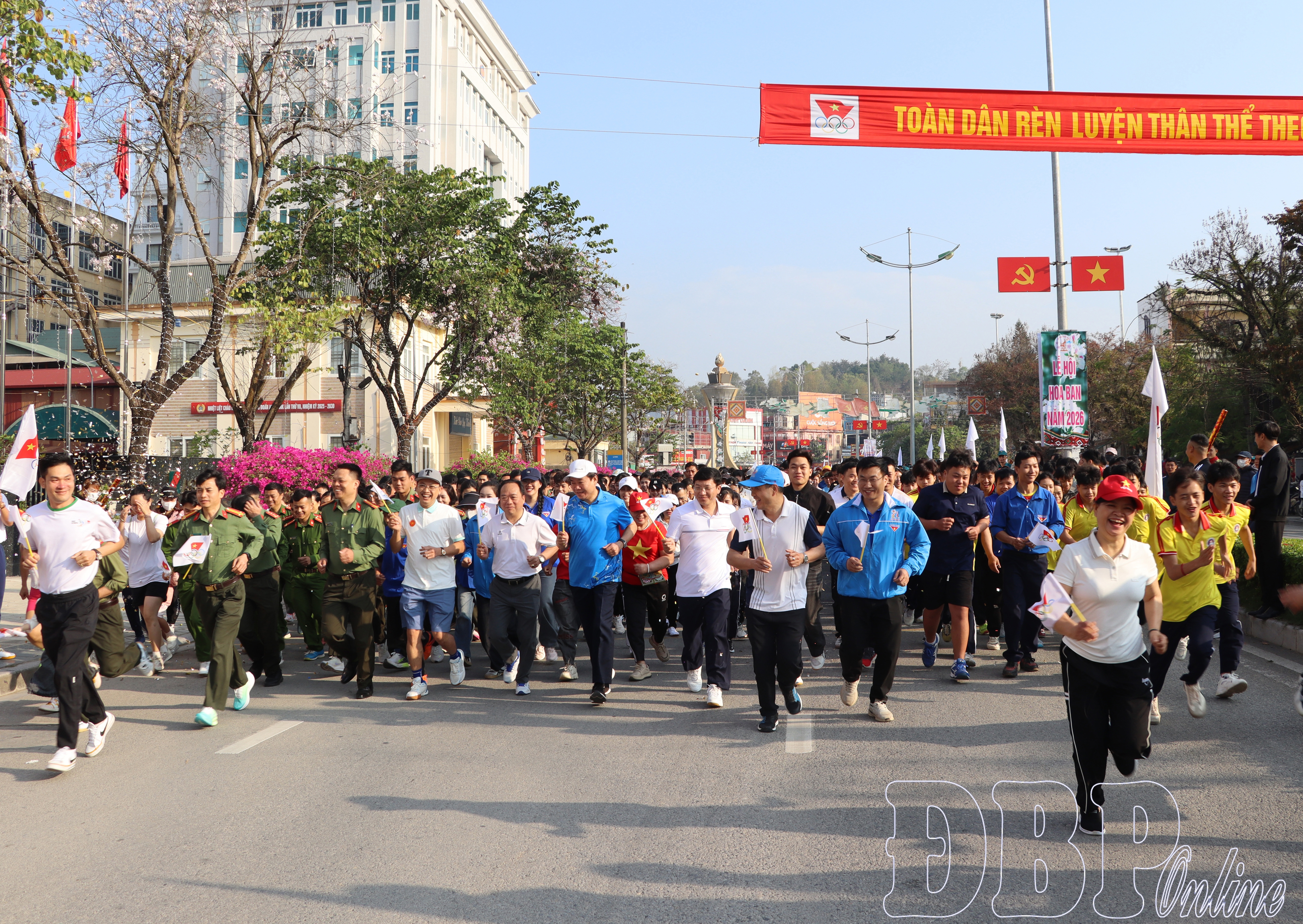 Hơn 2.200 người tham gia Lễ phát động Tháng hoạt động thể dục, thể thao cho mọi người