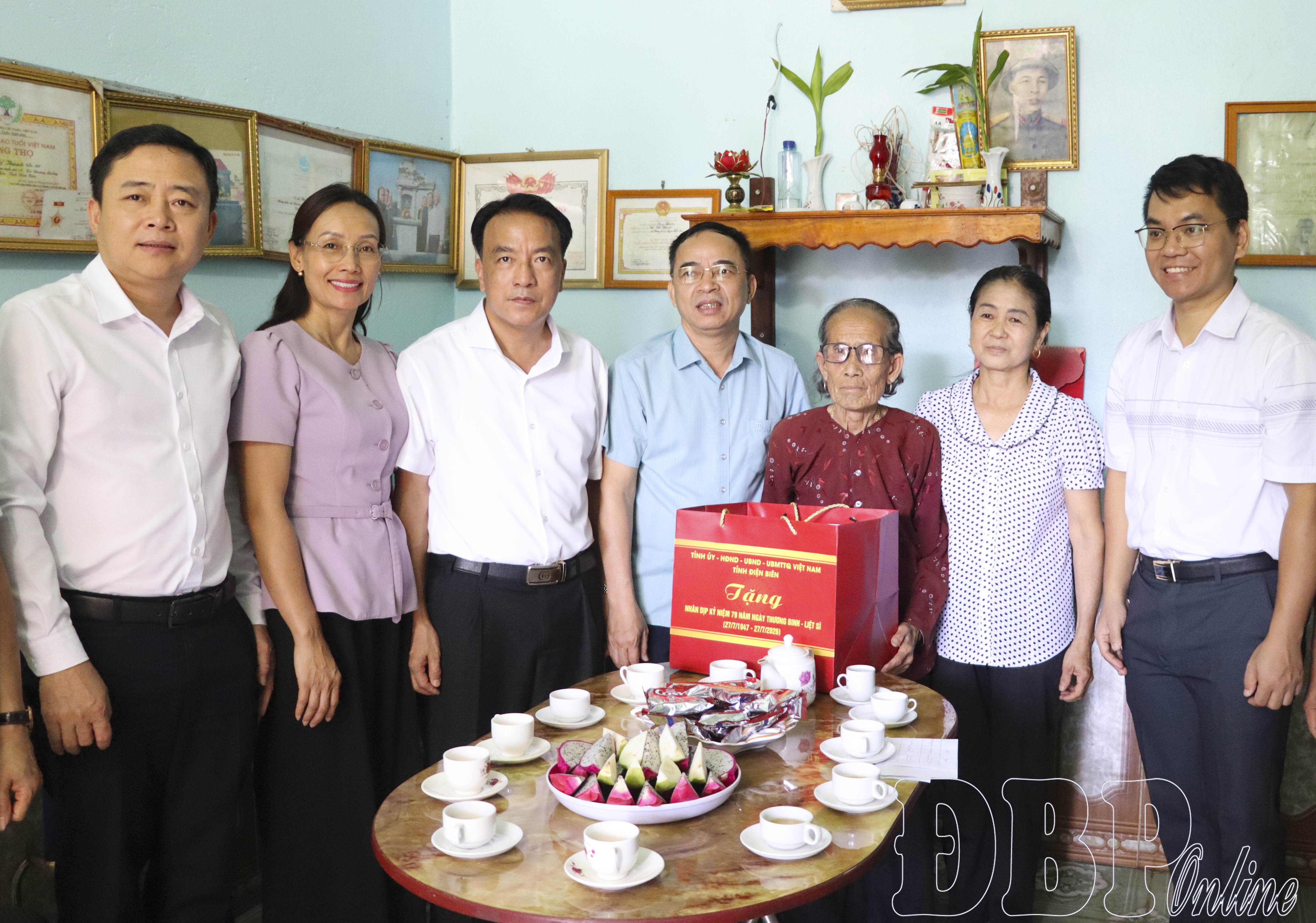 Phó Chủ tịch UBND tỉnh Nguyễn Văn Đoạt thăm, tặng quà gia đình chính sách tại xã Thanh Yên