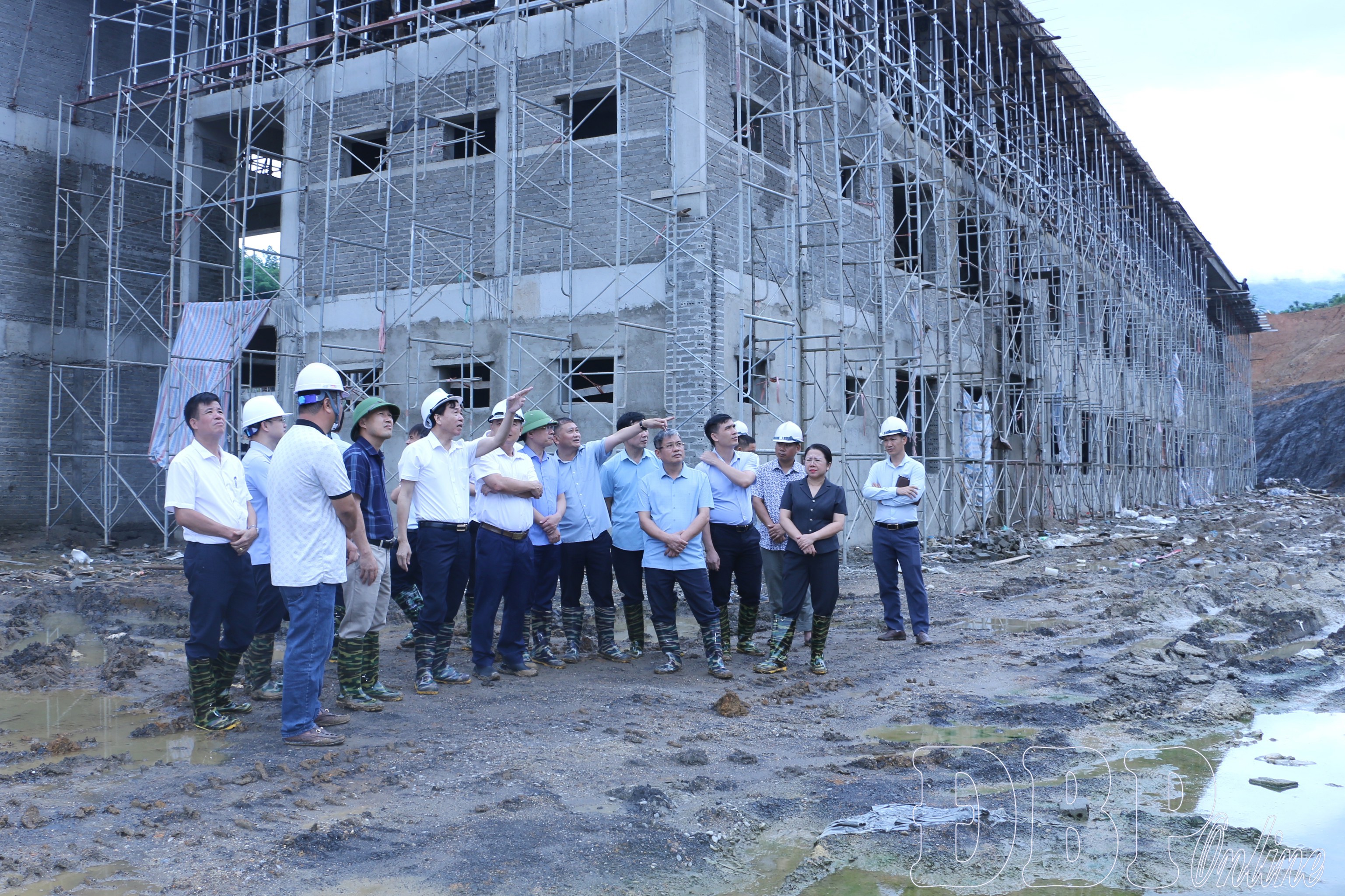 Chủ tịch UBND tỉnh Lê Văn Lương kiểm tra tiến độ xây dựng các trường Phổ thông nội trú liên cấp trên địa bàn tỉnh