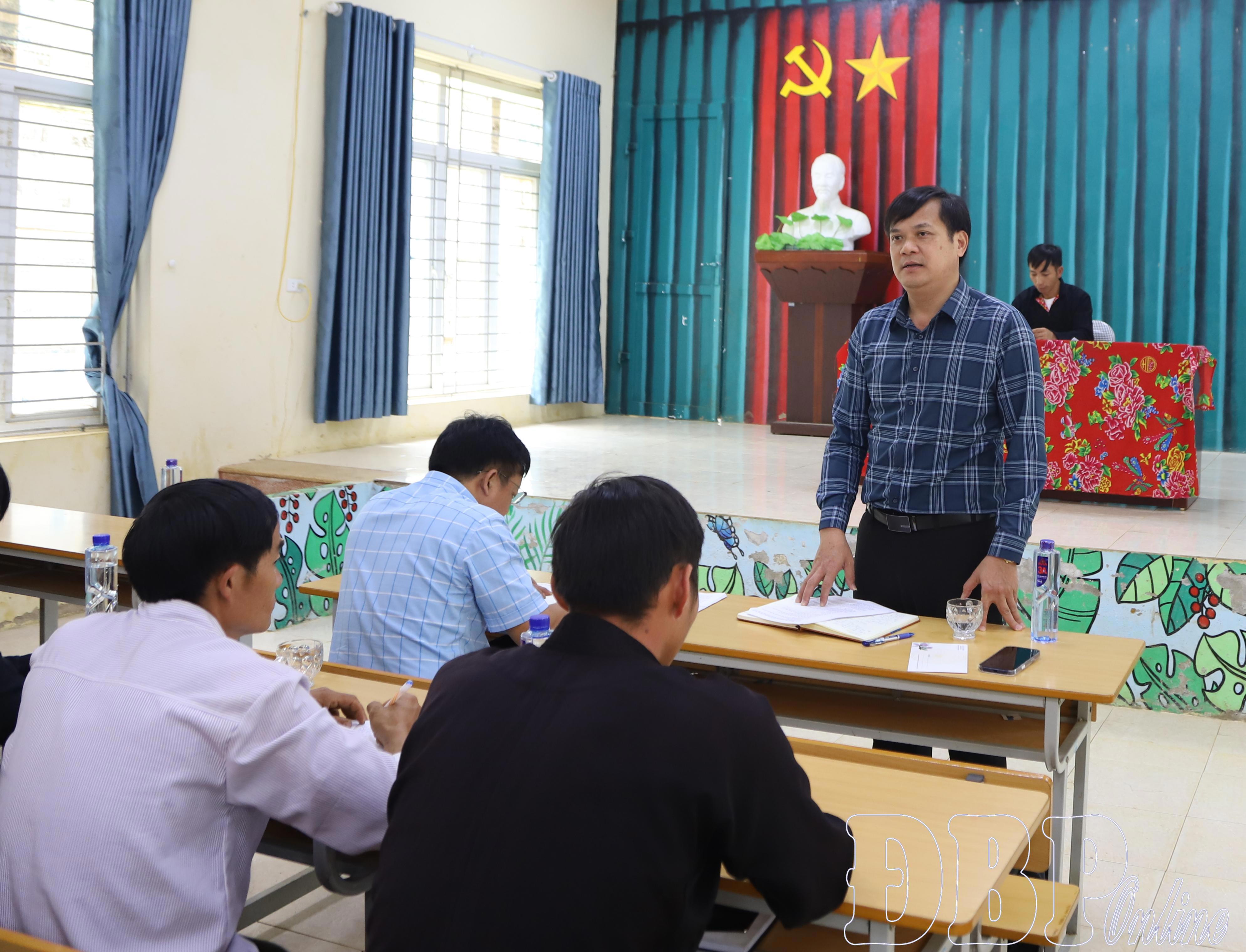 Phó Chủ tịch Thường trực UBND tỉnh Lò Văn Cương dự sinh hoạt chi bộ tại xã Sín Chải
