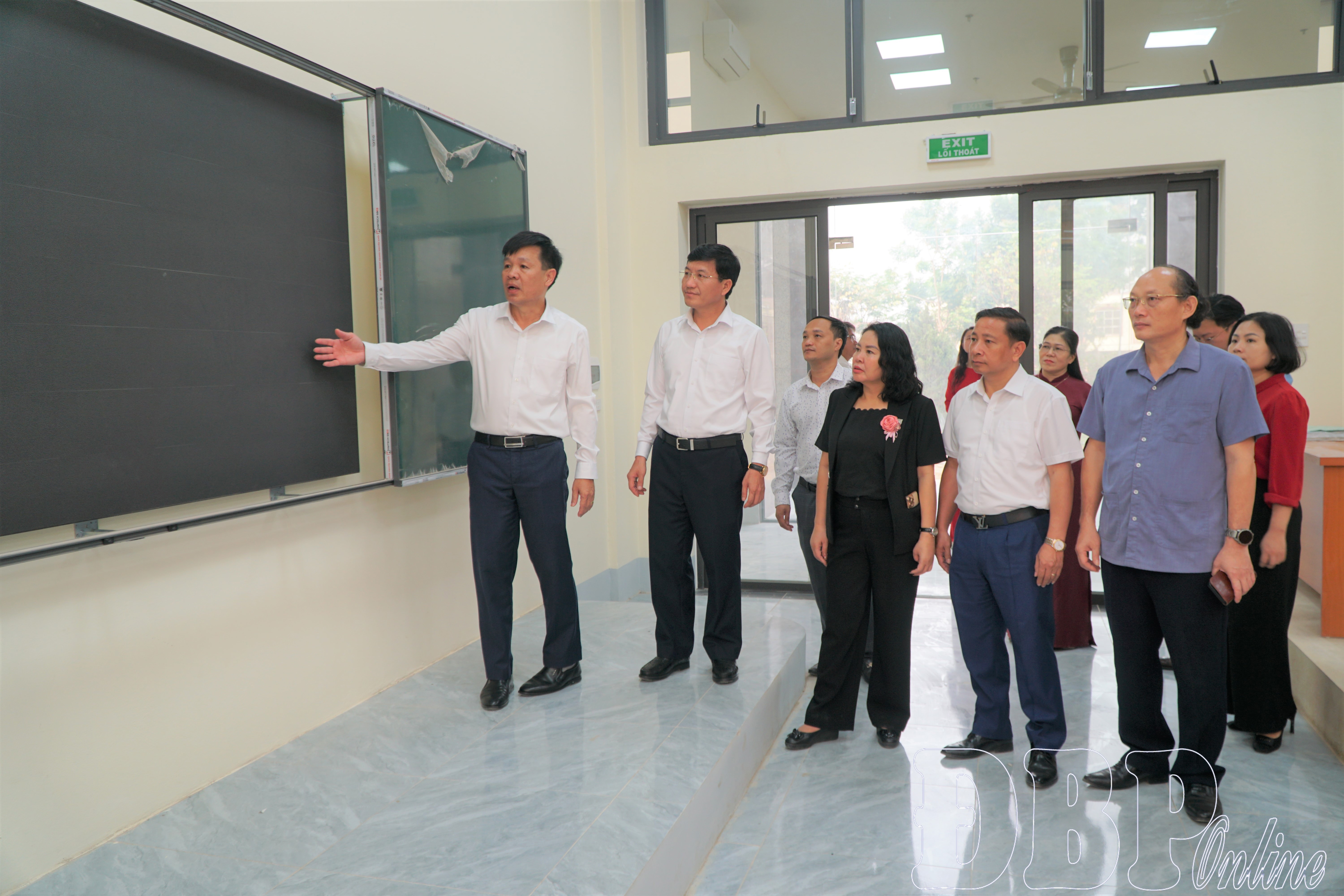 Phó Bí thư Tỉnh ủy, Chủ tịch Ủy ban MTTQ Việt Nam tỉnh Mùa A Vảng làm việc với Trường Chính trị tỉnh