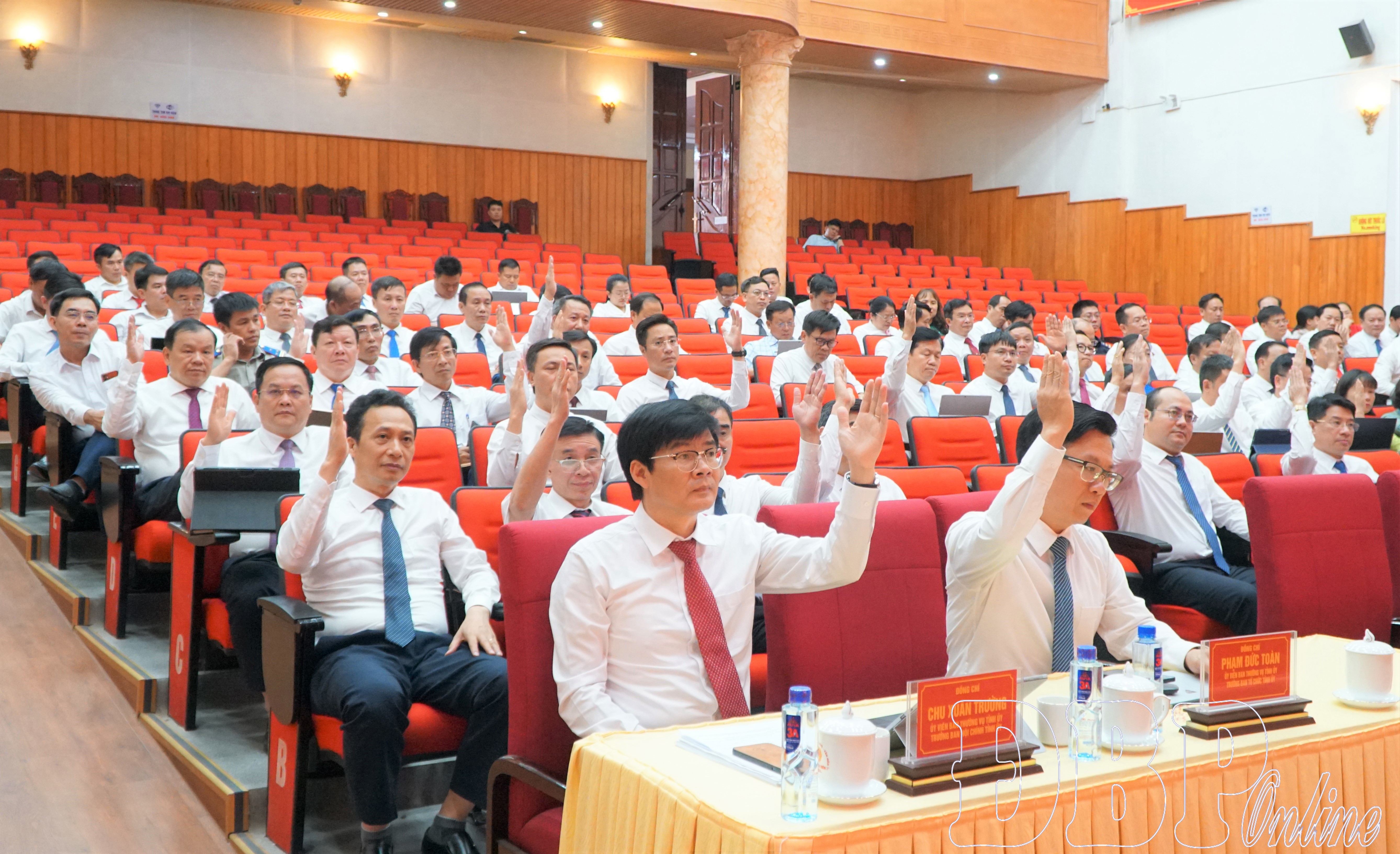 Hội nghị Ban Chấp hành Đảng bộ tỉnh lần thứ 14 thành công tốt đẹp