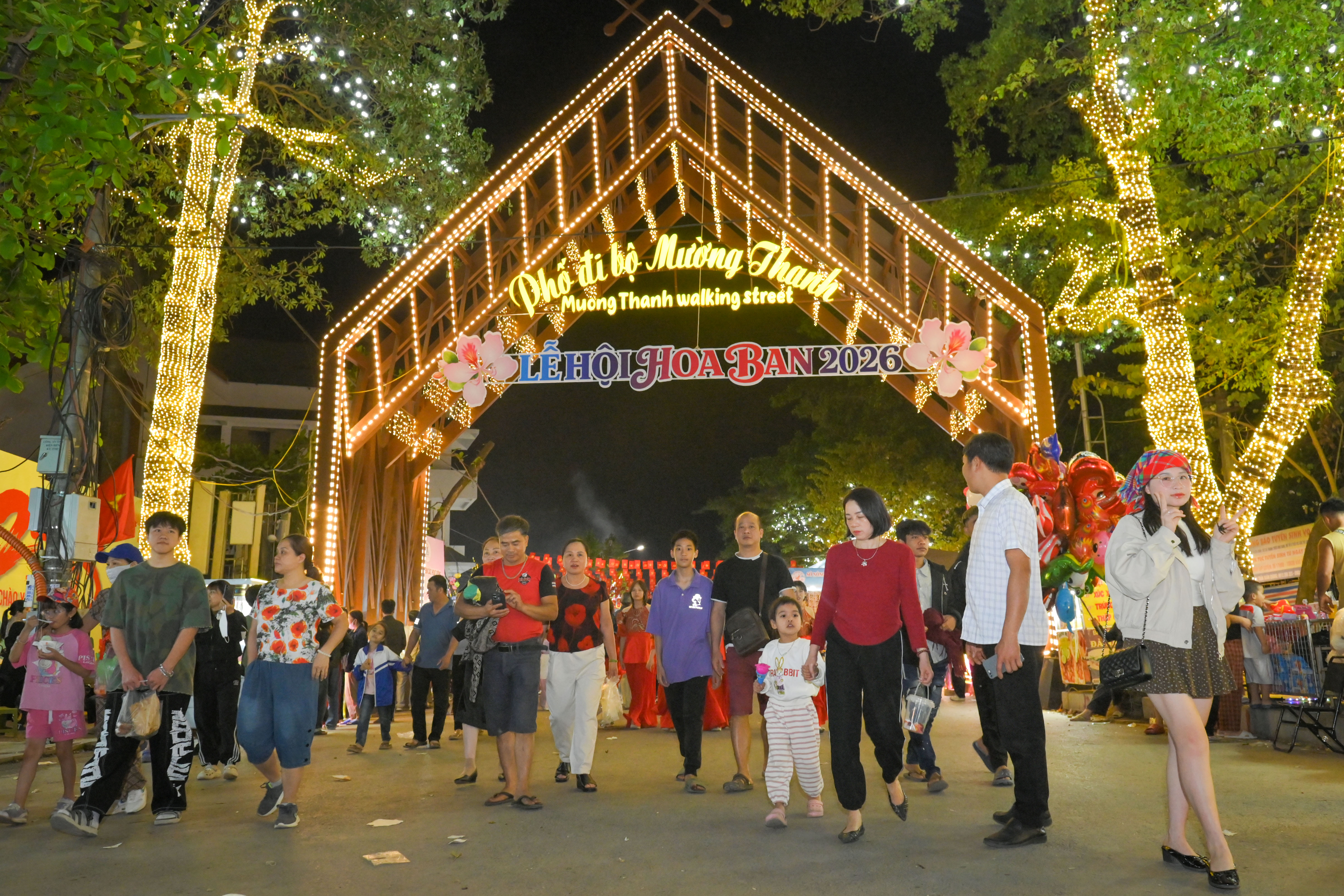 Phố đi bộ Mường Thanh làm gì để giữ chân du khách?