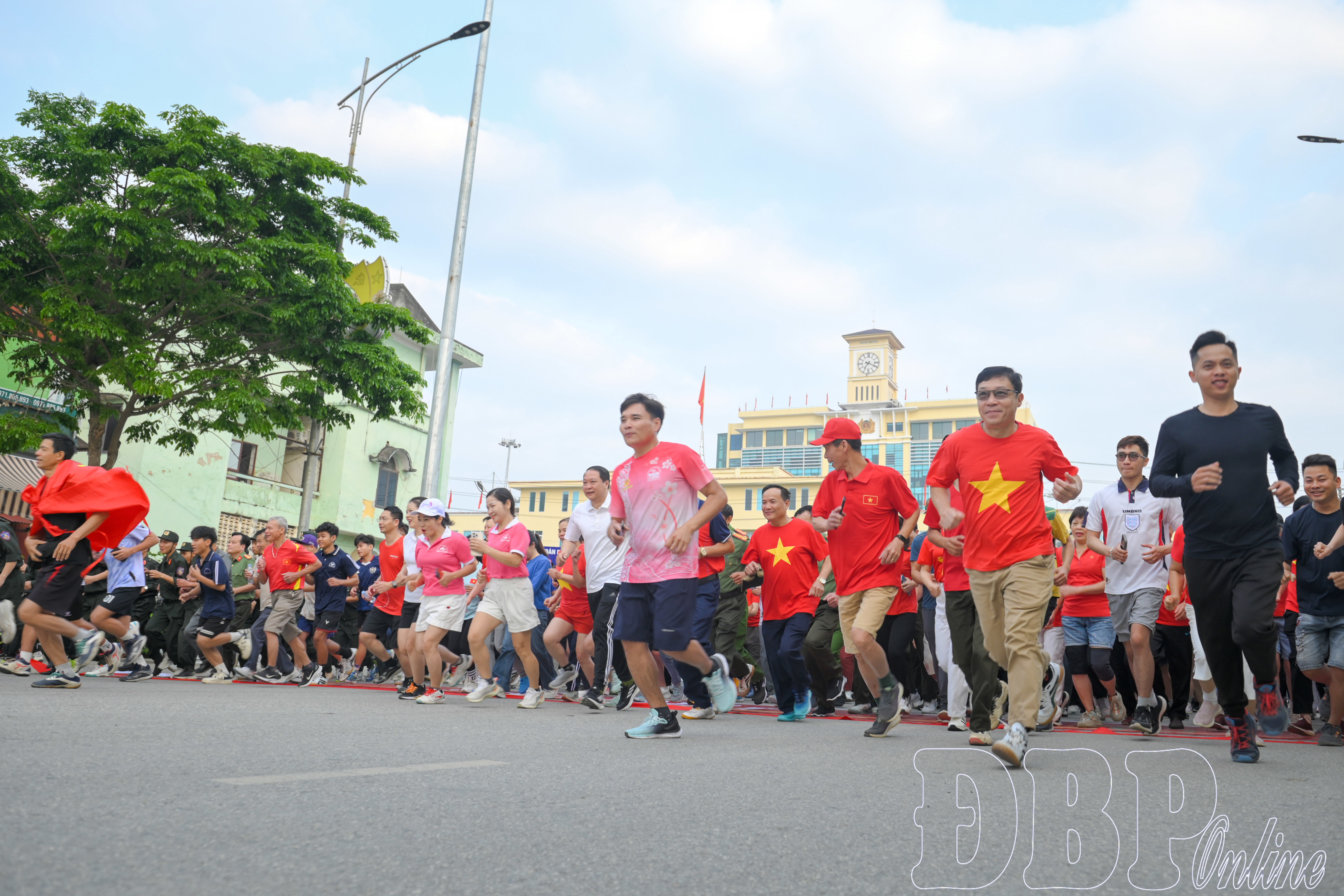 Gần 23.000 người Điện Biên tham gia Ngày chạy Olympic 2026