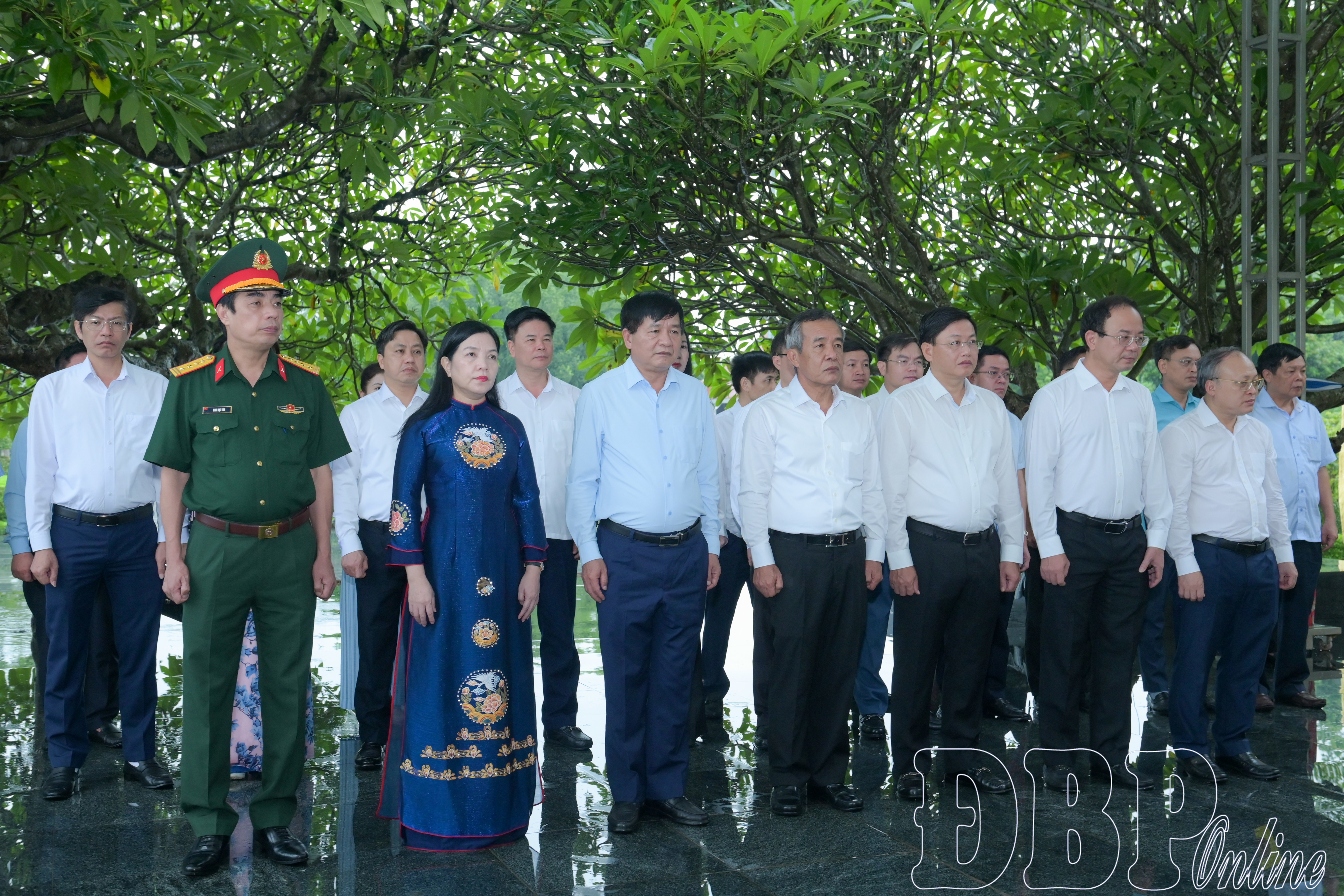 Đoàn đại biểu tỉnh Thanh Hóa dâng hương tại các nghĩa trang liệt sĩ