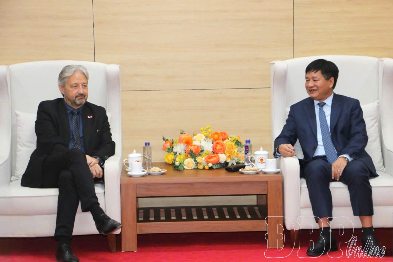 Phó Bí thư Thường trực Tỉnh ủy Lê Thành Đô tiếp xã giao Đoàn công tác Đại sứ quán Pháp tại Việt Nam