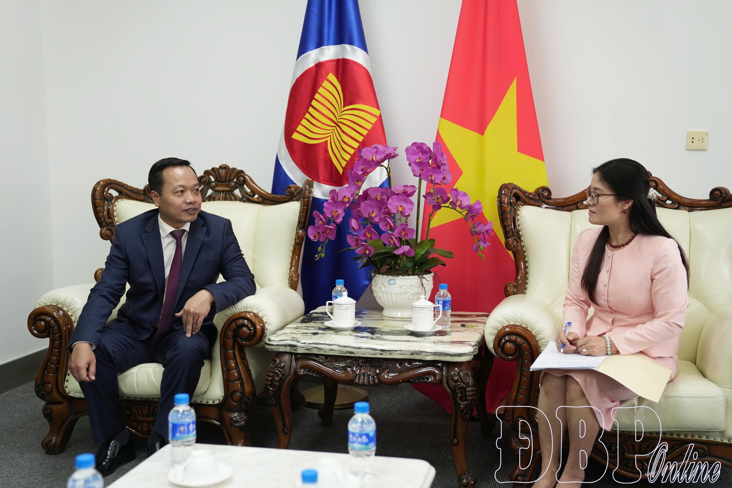 Bí thư Tỉnh ủy Trần Tiến Dũng gặp gỡ, trao đổi với Tổng Lãnh sự quán Việt Nam tại Côn Minh