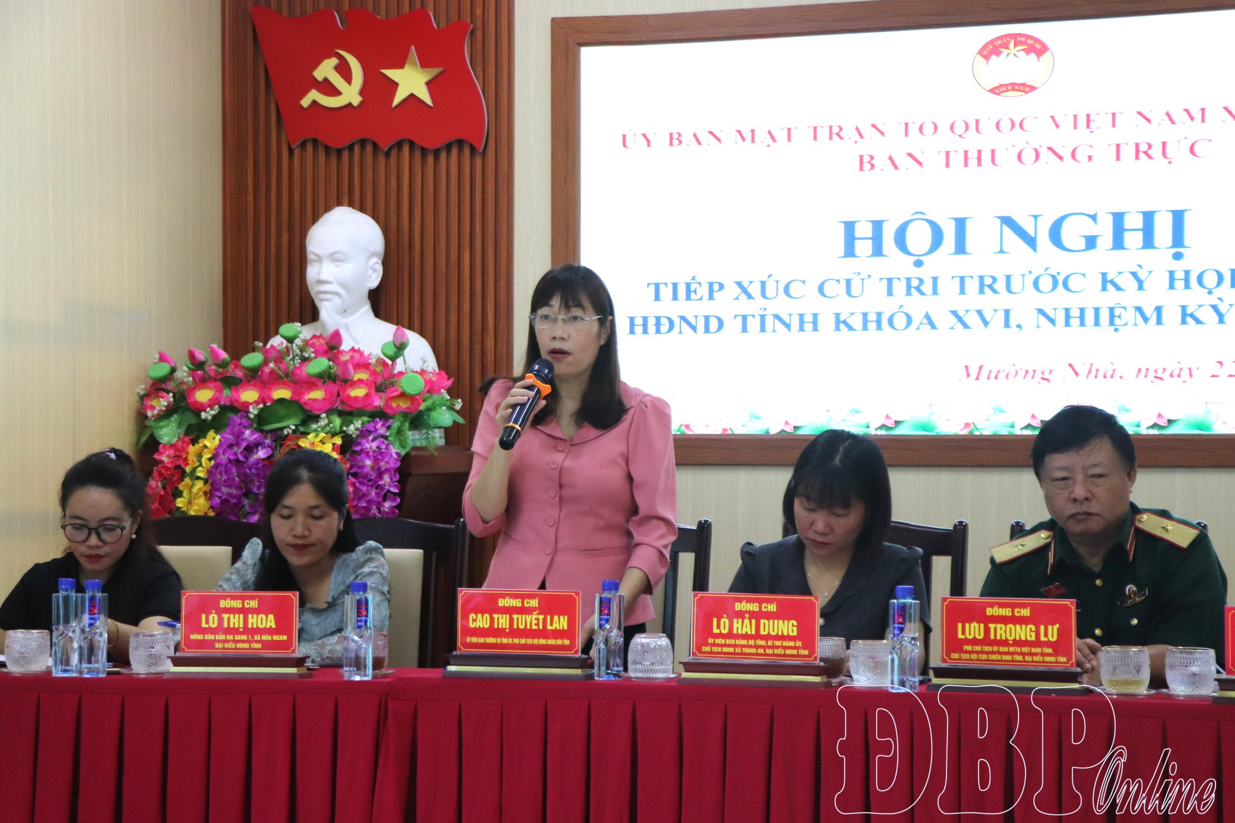 Phó Chủ tịch Thường trực HĐND tỉnh Cao Thị Tuyết Lan tiếp xúc cử tri xã Mường Nhà